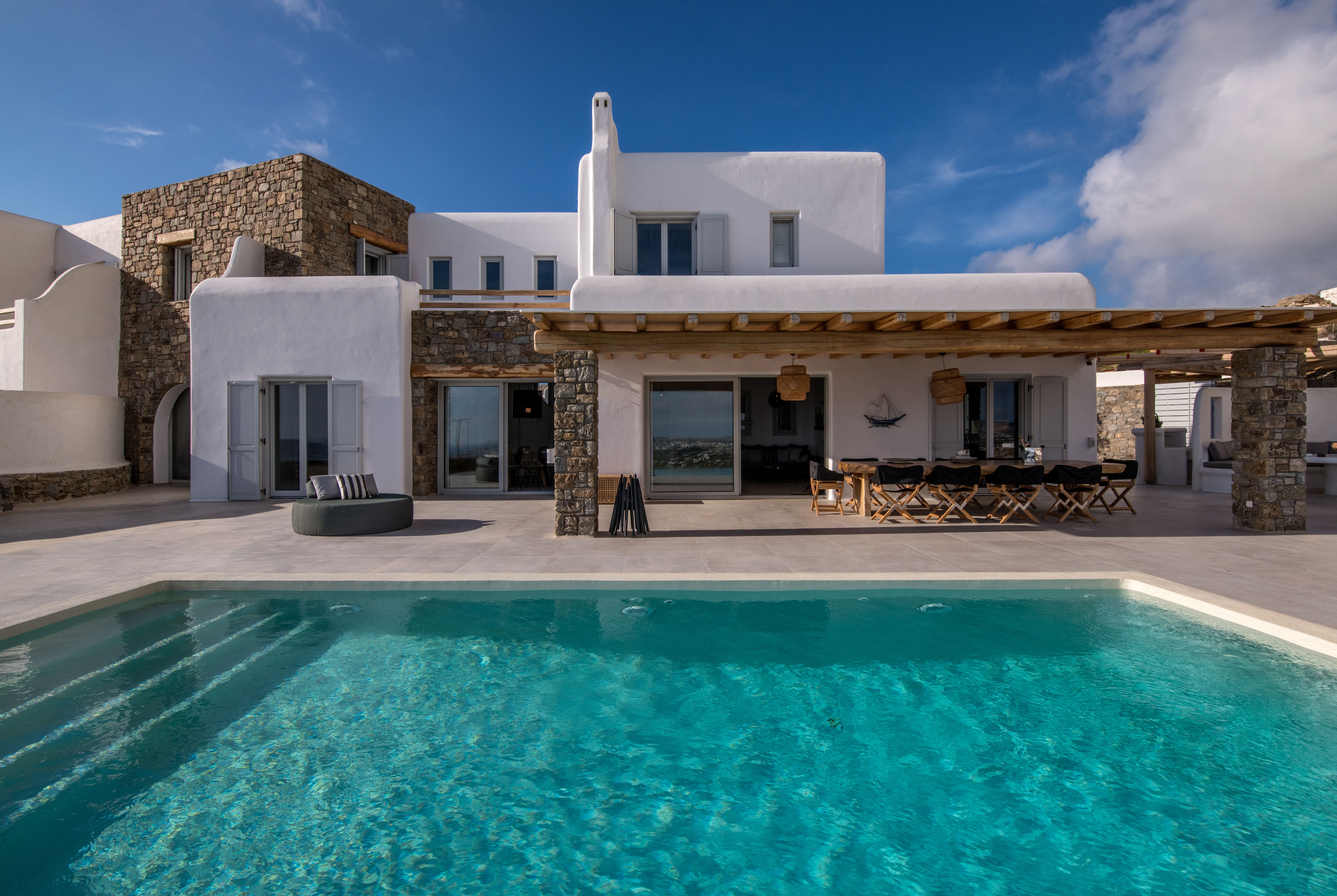 Villa Anemoi Tourlos: Luxury 6-Bedroom Villa with Infinity Pool, Mykonos