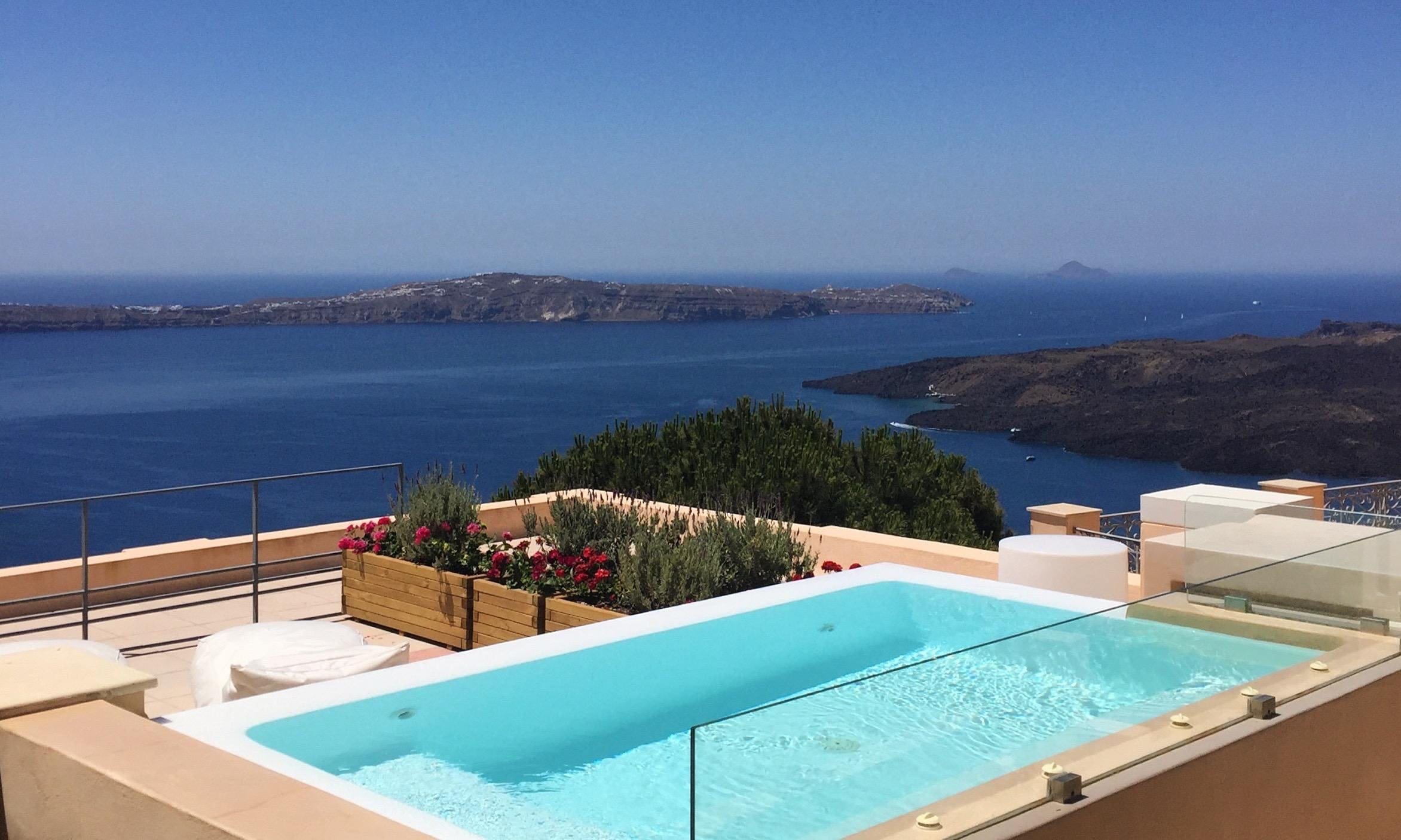 Villa Anemomilos Fira: Luxury 4-Bedroom Villa with Hot Tub and Sea Views, Santorini