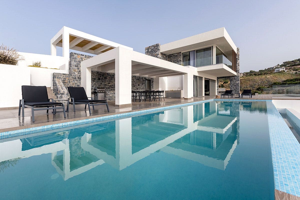 Villa Anemomilos Heraklion: Spacious 5-Bedroom Apartment with Private Pool, Heraklion