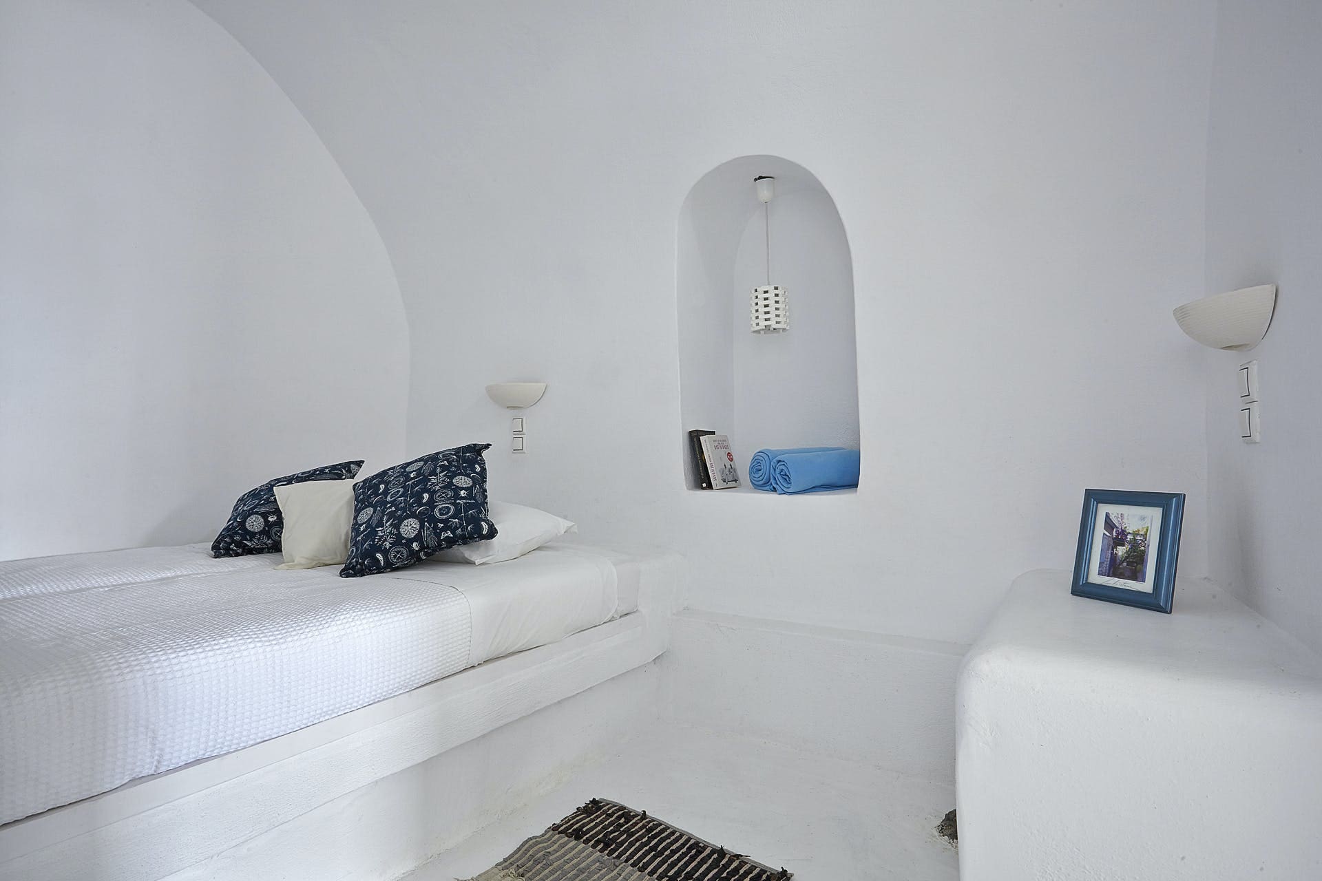 Villa Anemomilos Santorini Santorini 4: Luxury 4-Bedroom Apartment with Hot Tub and Sea Views, Santorini