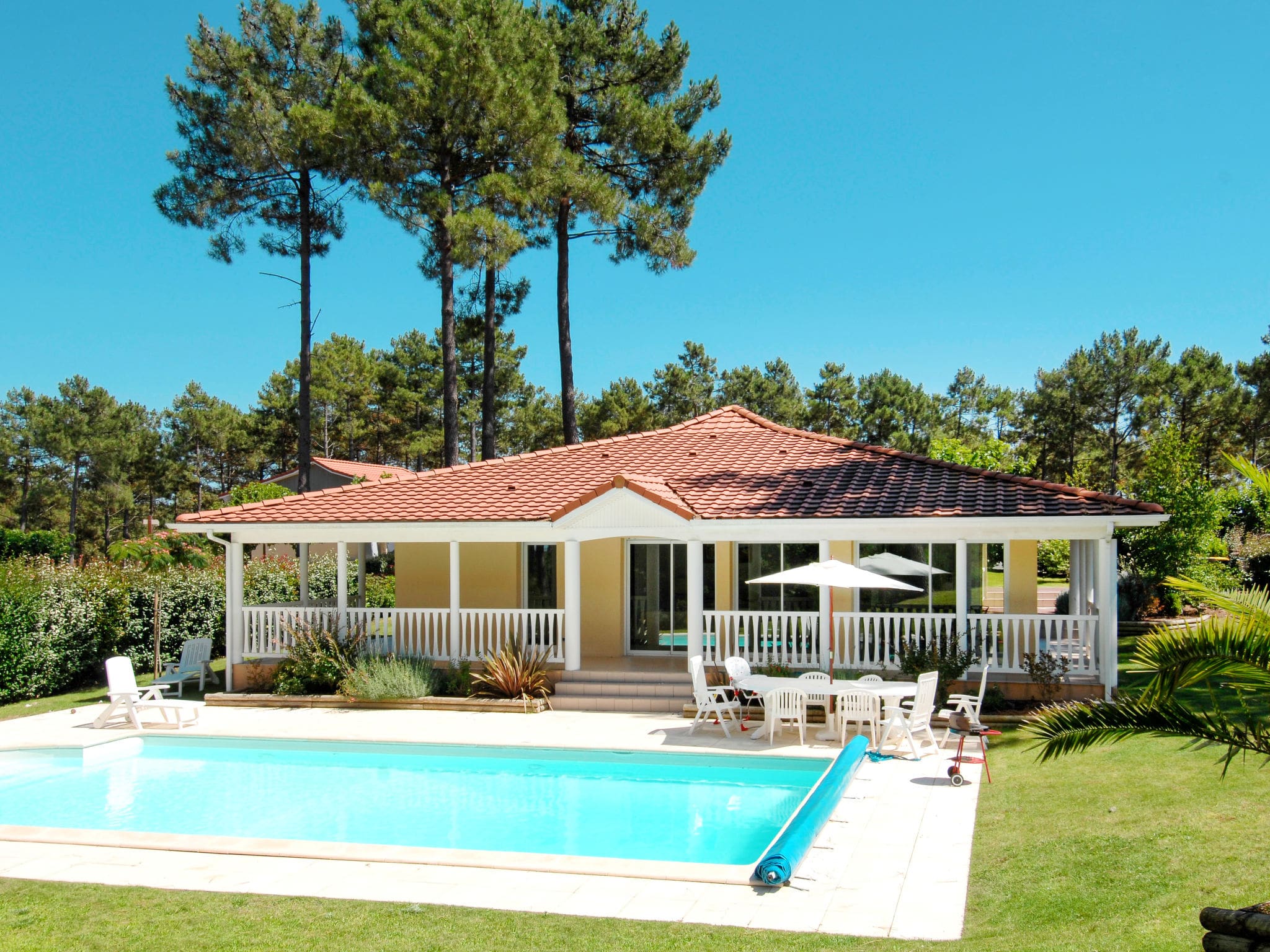 Villa Ardilouse Lacanau: Premium 2-Bedroom Villa with Private Pool and Golf Course Access in Southwest France