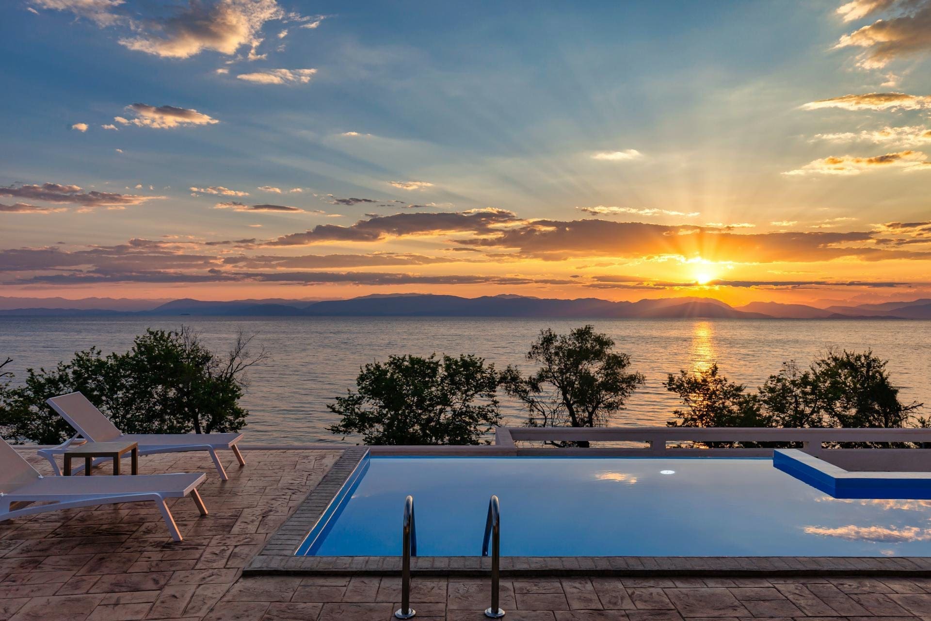 Villa Arista Kavos: Elegant 3-Bedroom Apartment with Sea Views and Pool, Corfu