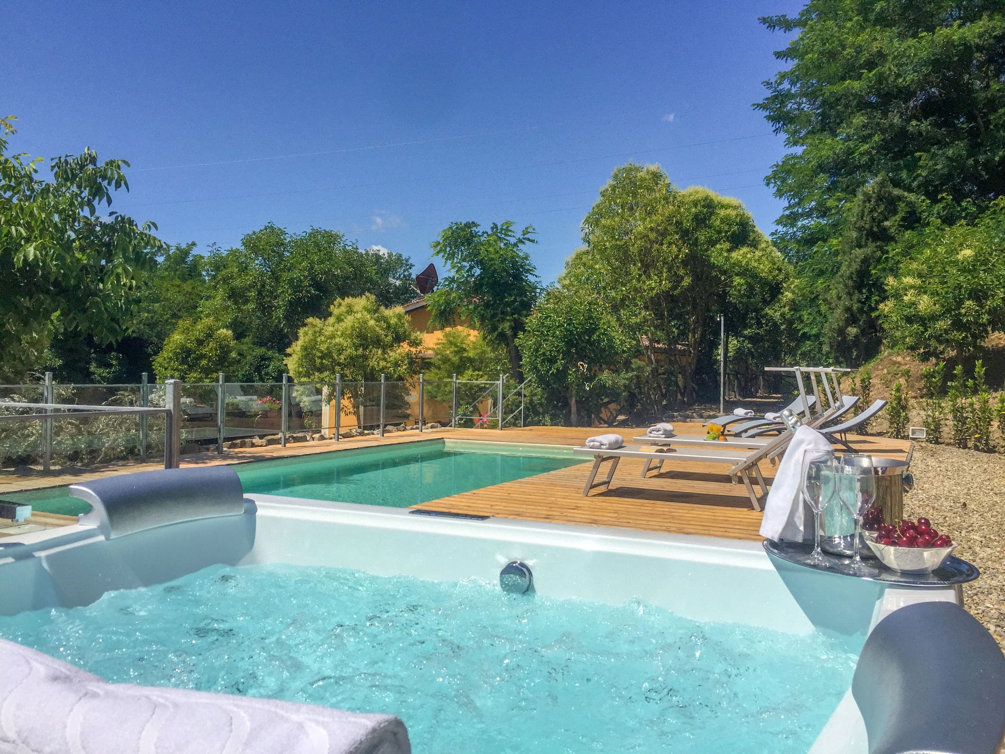 Villa Arno Montevarchi: Spacious 5-Bedroom Tuscan Villa with Private Pool Hot Tub and Gardens in Chianti Wine Country