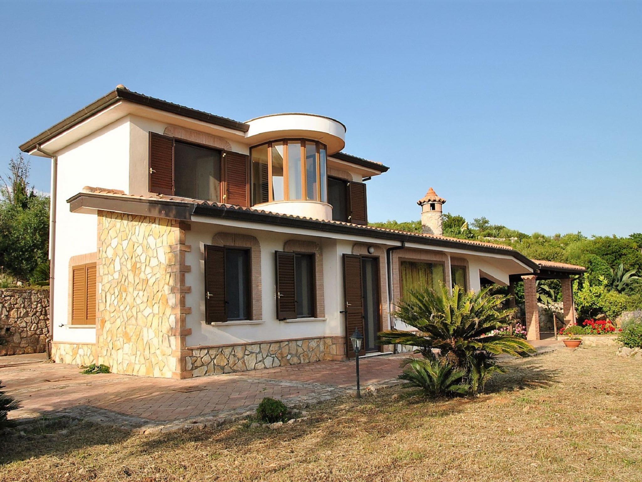 Villa Ausonia Itri: Spacious 4-Bedroom Villa with Shared Pool and Mountain Views Near Sperlonga Coast