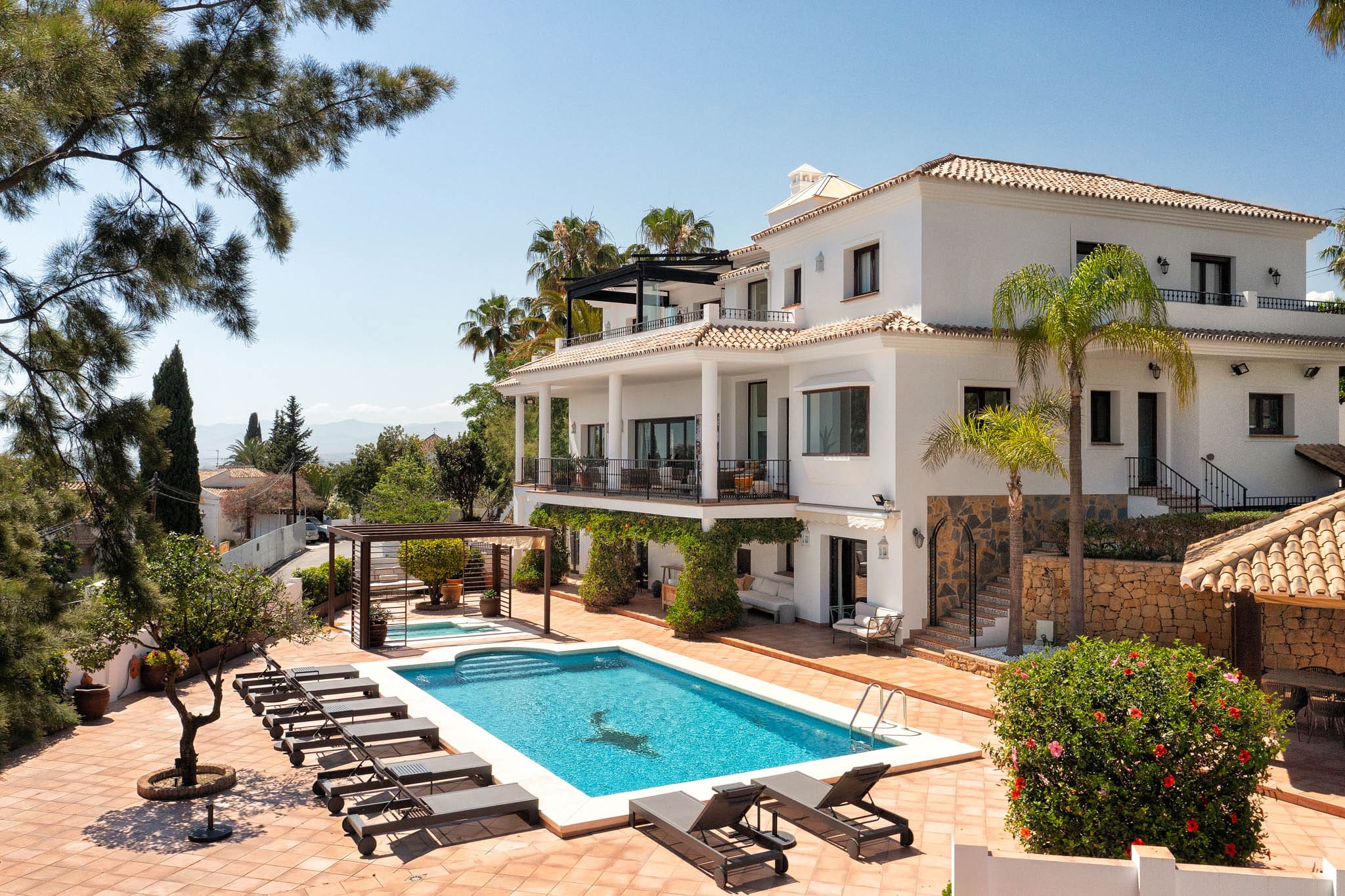 Villa Azahar Marbella: Luxury 6-Bedroom Villa with Pool and Sea Views, Marbella