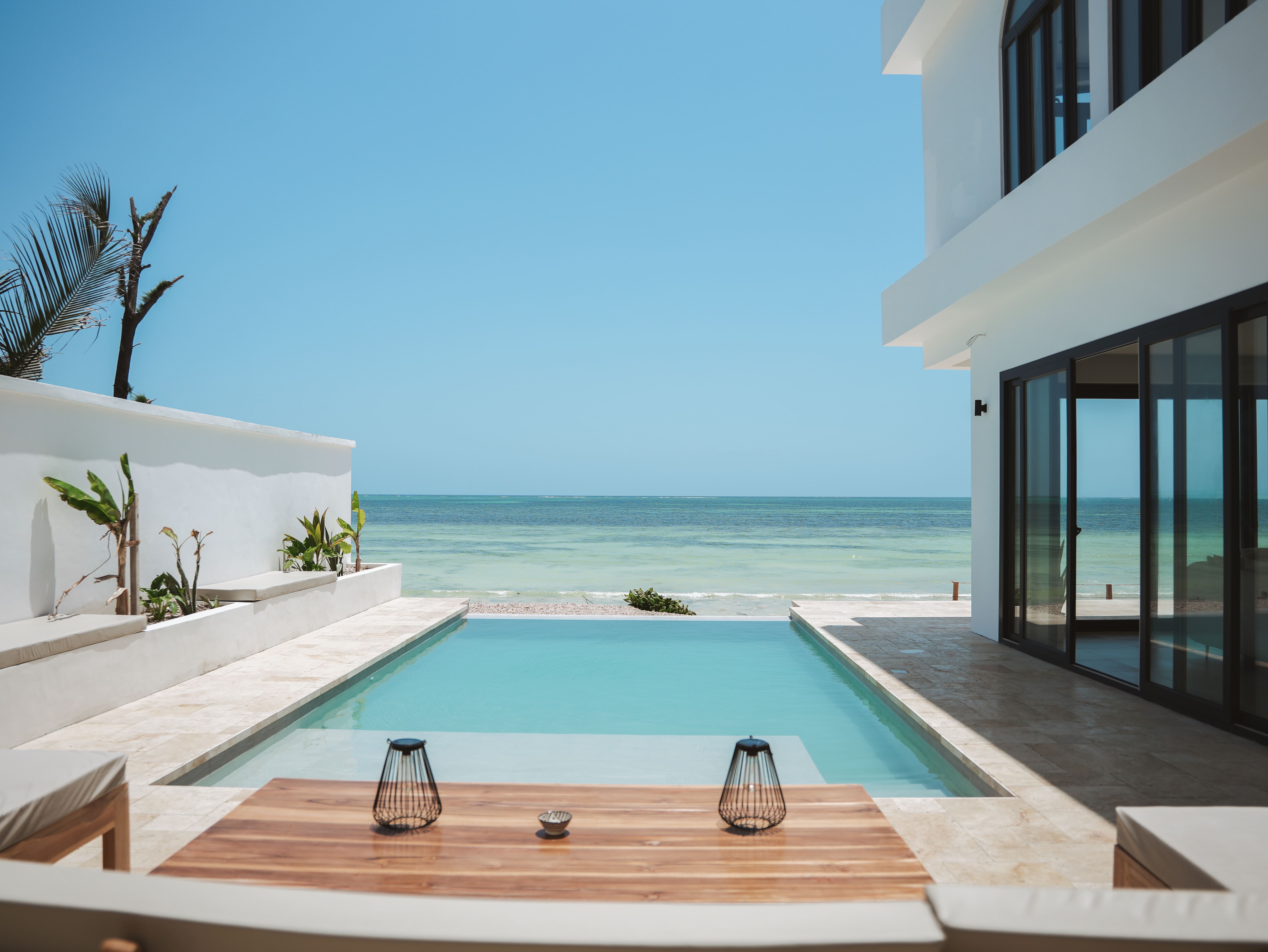 Villa Bahari Jambiani: Luxury 4-Bedroom Villa with Infinity Pool and Ocean Views, Jambiani