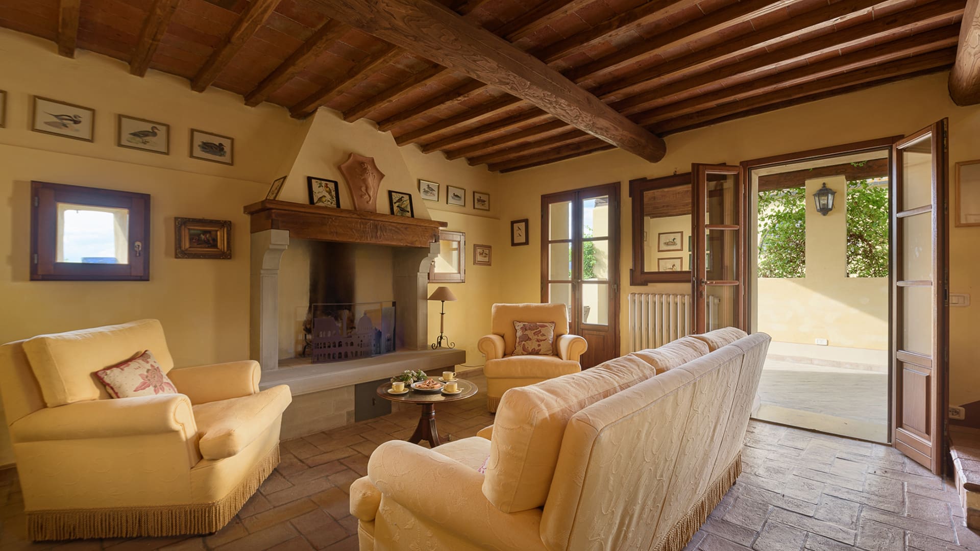 Villa Balze Cortona: Luxury 9-Bedroom Villa with Pool and Scenic Views, Val di Chiana