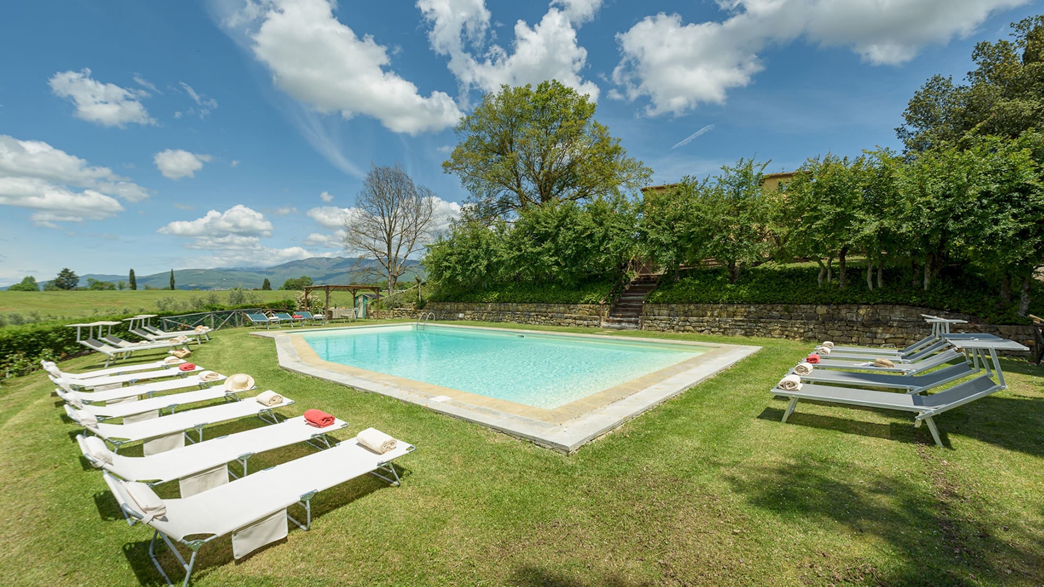 Villa Balze Cortona: Luxury 9-Bedroom Villa with Pool and Scenic Views, Val di Chiana