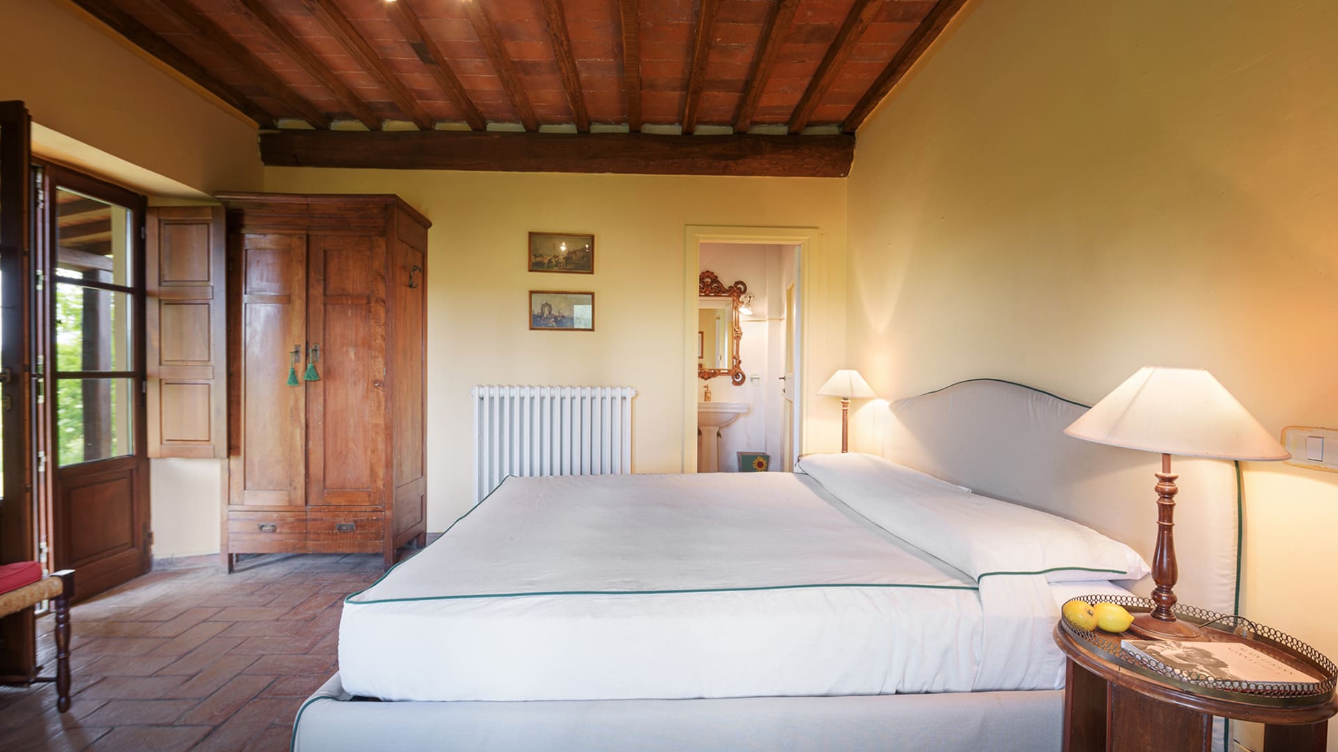 Villa Balze Cortona: Luxury 9-Bedroom Villa with Pool and Scenic Views, Val di Chiana