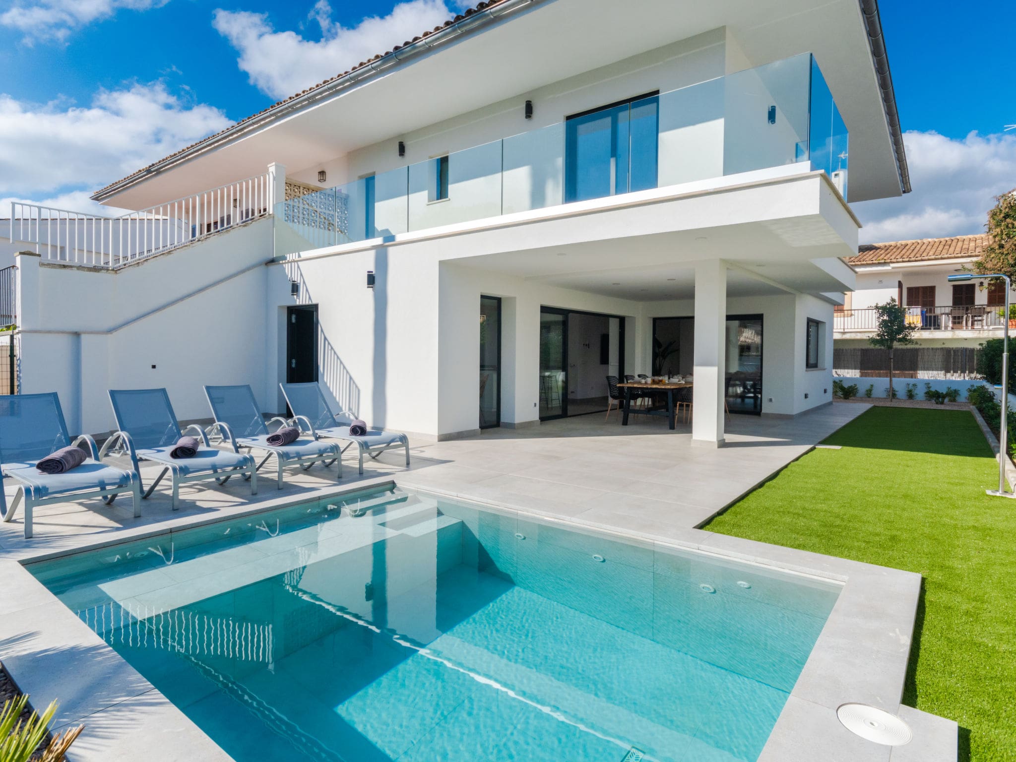 Villa Barcares Alcúdia: Modern 3-Bedroom Villa with Private Pool and Contemporary Design in Mallorca
