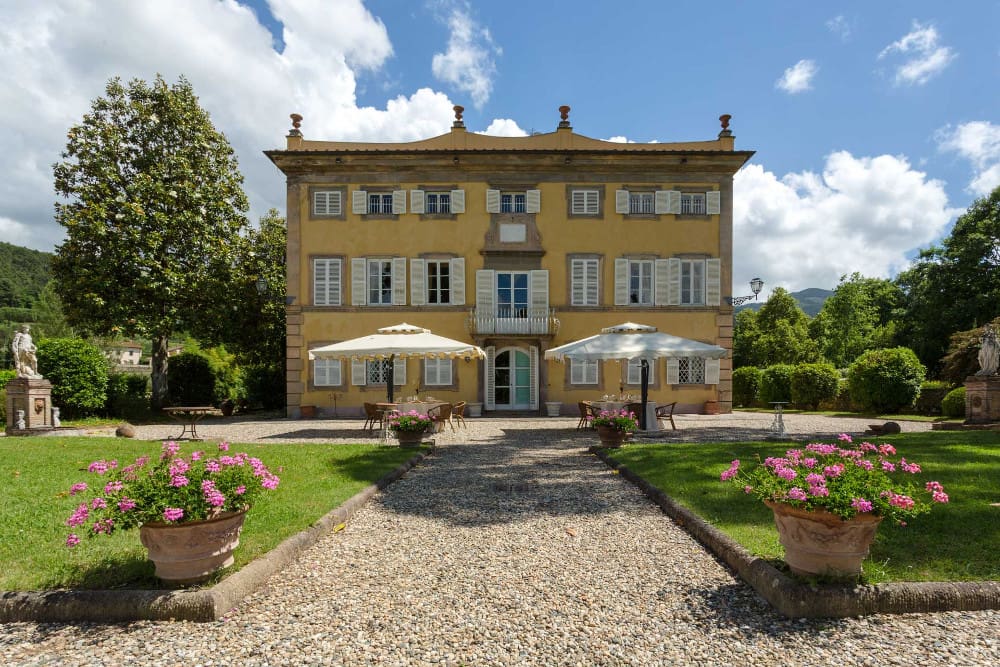 Villa Bernardini Lucca: 7-Bedroom Luxury Villa with Pool and Tennis Court, Lucca