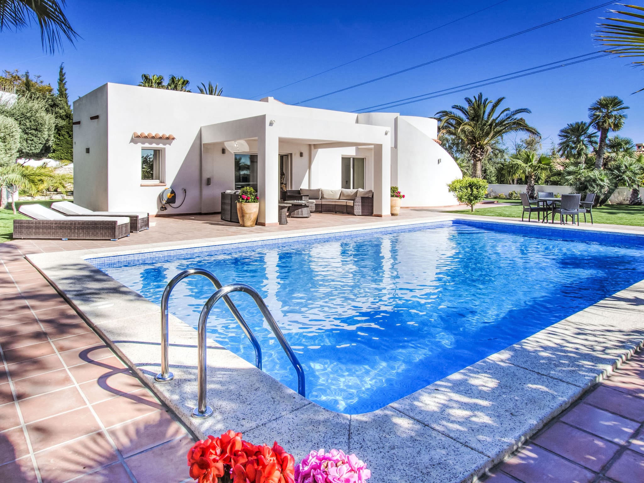 Villa Bernia Altea: Stunning Three-Bedroom Villa with Heated Pool and Mountain Views near Golf Course