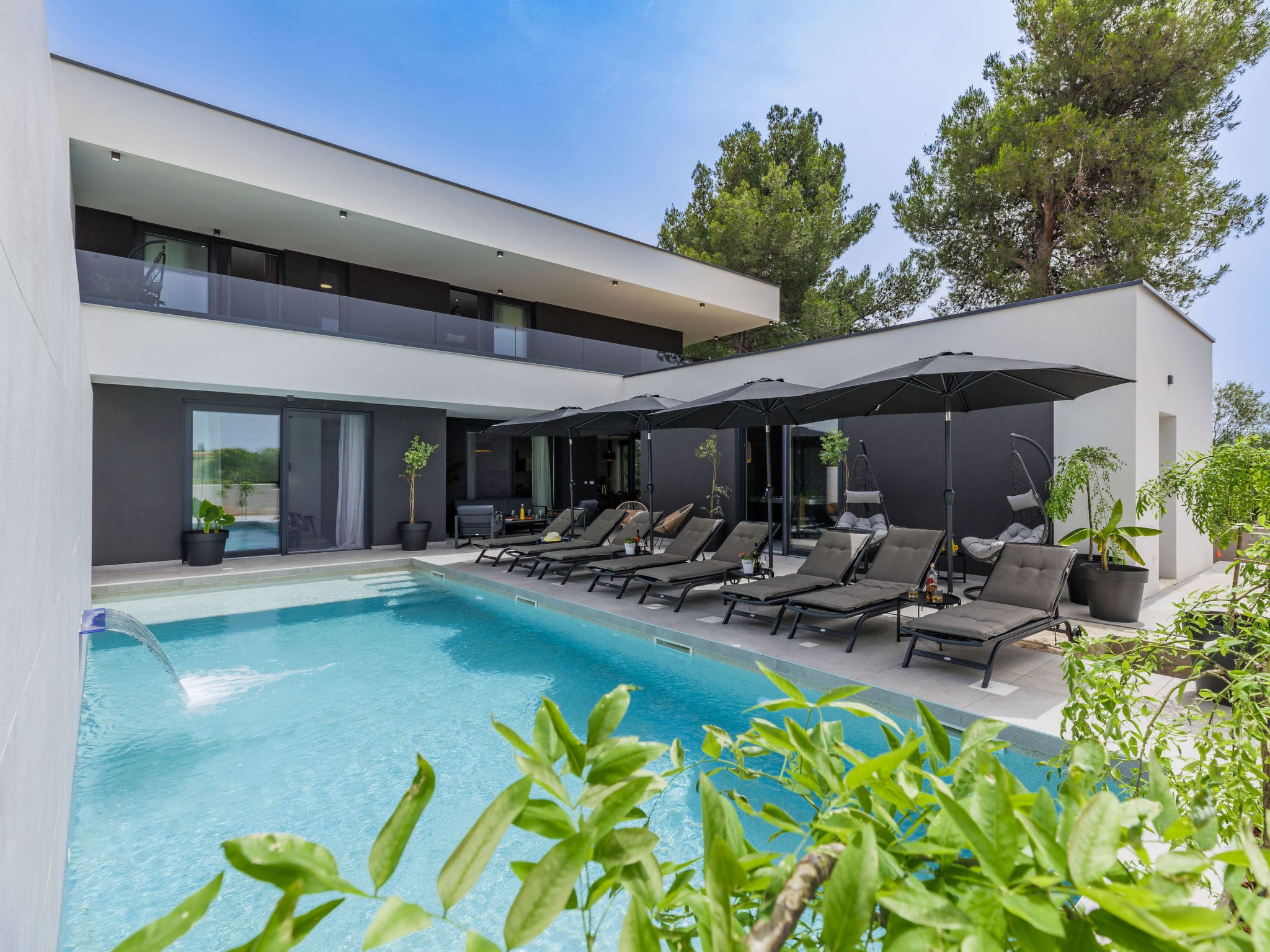 Villa Bibinje Medulin: Modern 4-Bedroom Villa with Heated Pool Spa Area and Sea Views in Croatia