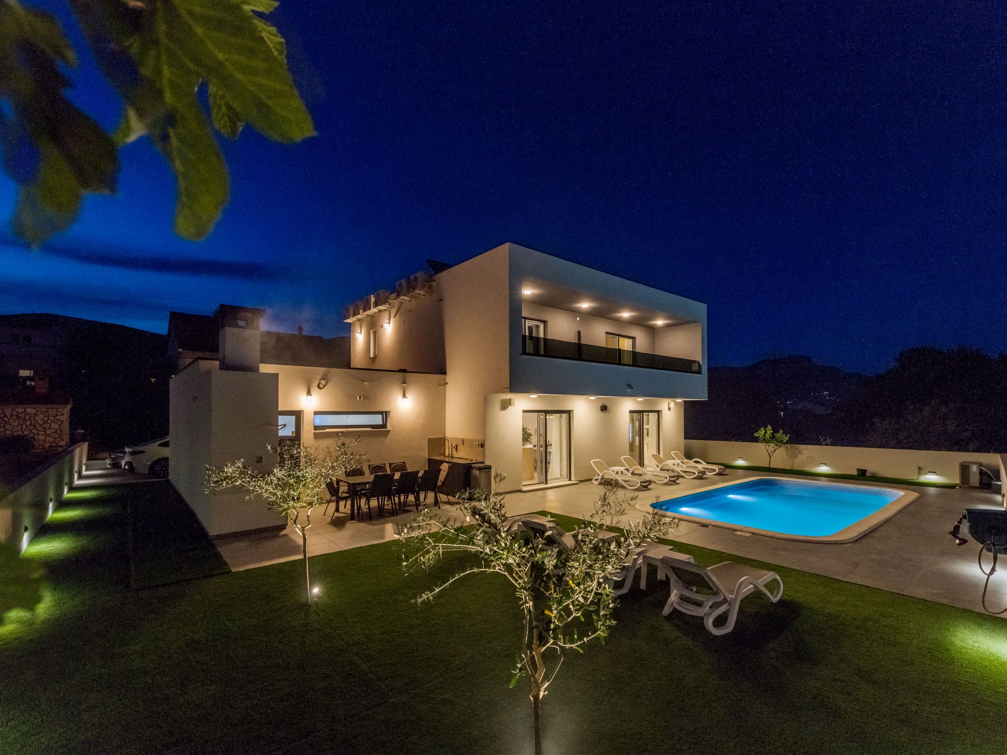 Villa Biokovo Kastela: Modern 4-Bedroom Holiday Villa with Heated Pool and Contemporary Design Near Split
