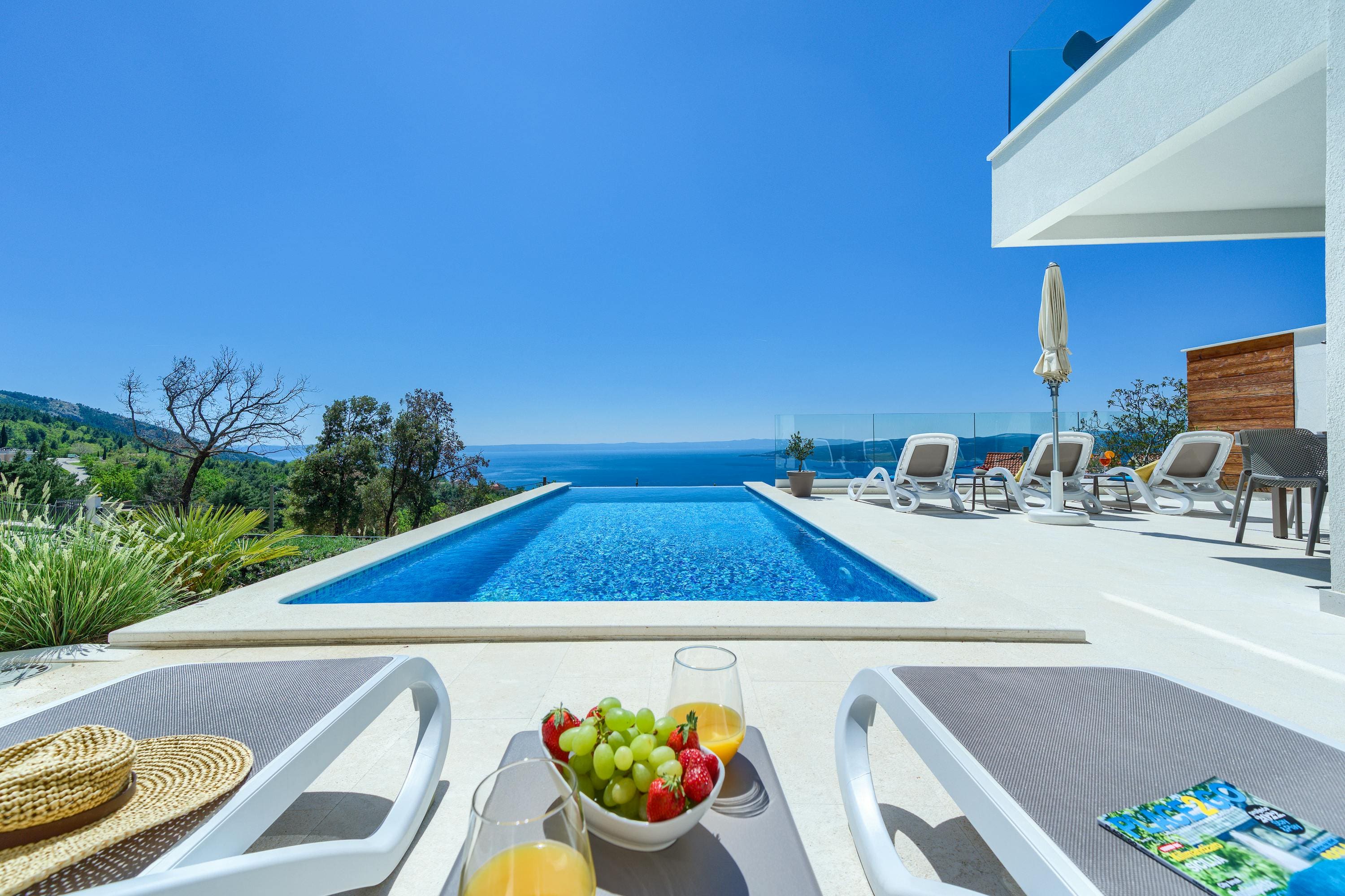Villa Biokovo Makarska: Luxury 4-Bedroom Villa with Infinity Pool, Split-Dalmatia