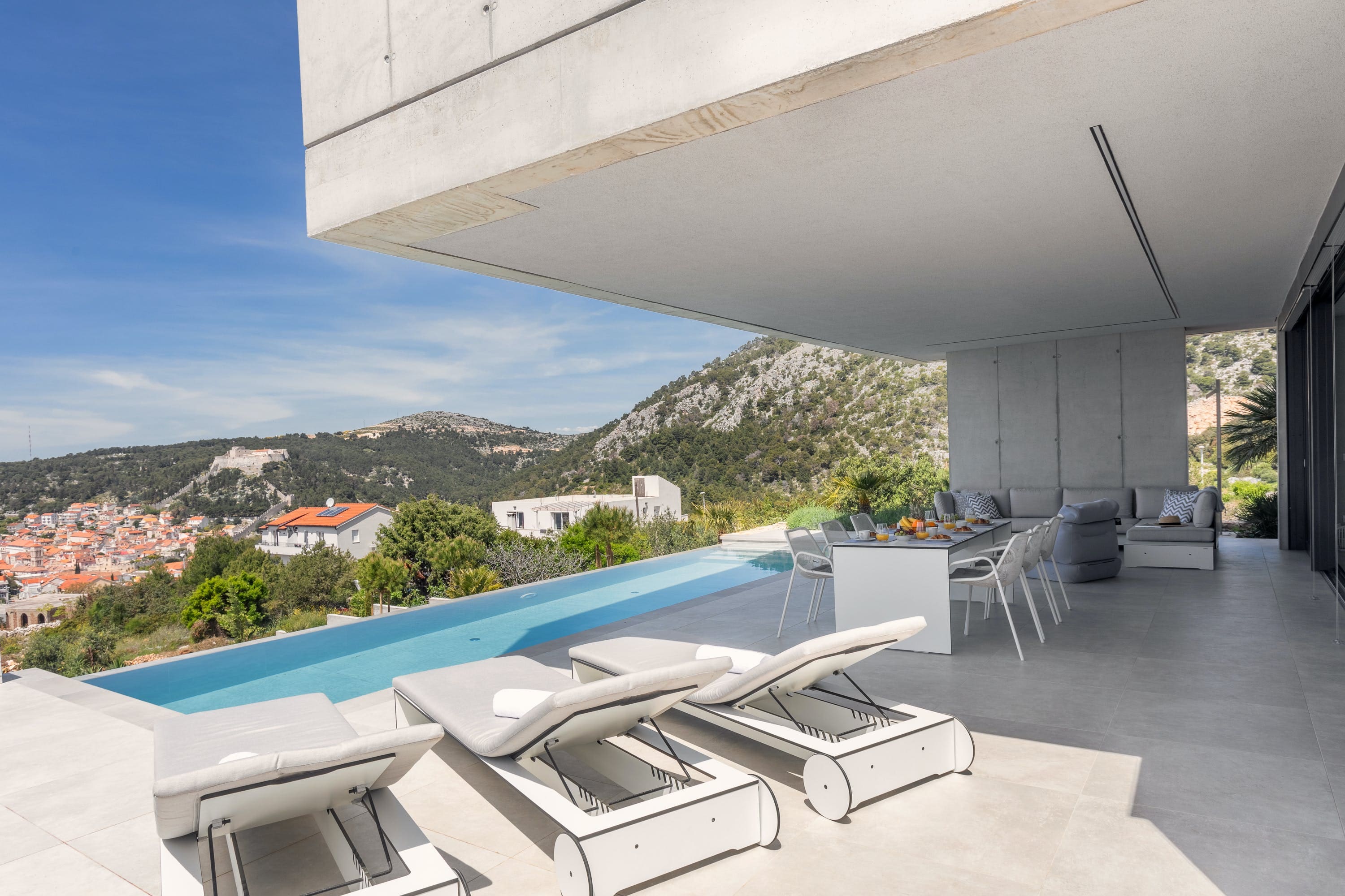 Villa Biokovo Split: Luxury 3-Bedroom Villa with Infinity Pool and Sea View, Split