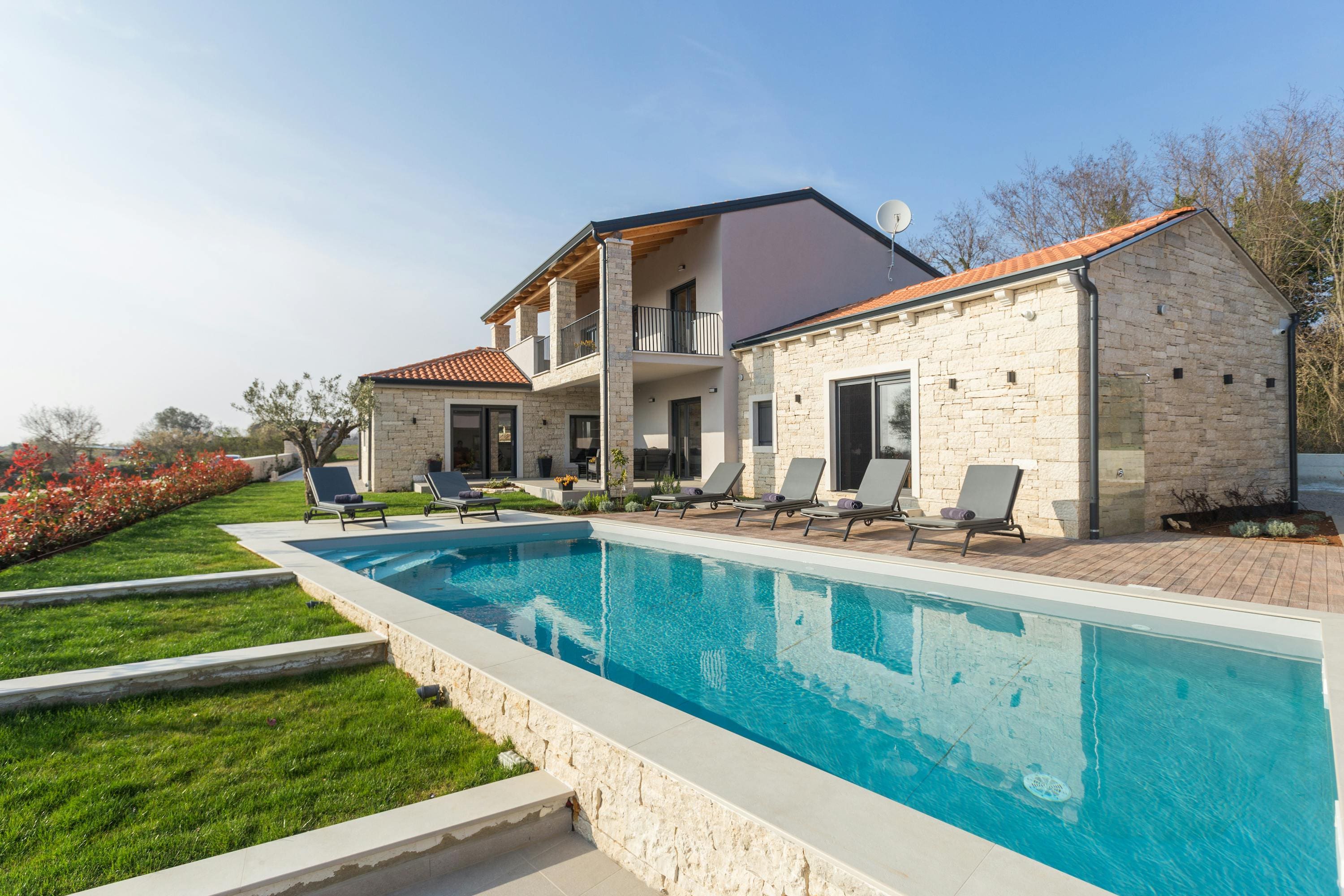 Villa Bora Sveti Lovreč: Luxury 4-Bedroom Villa with Sauna and Pool, Istria
