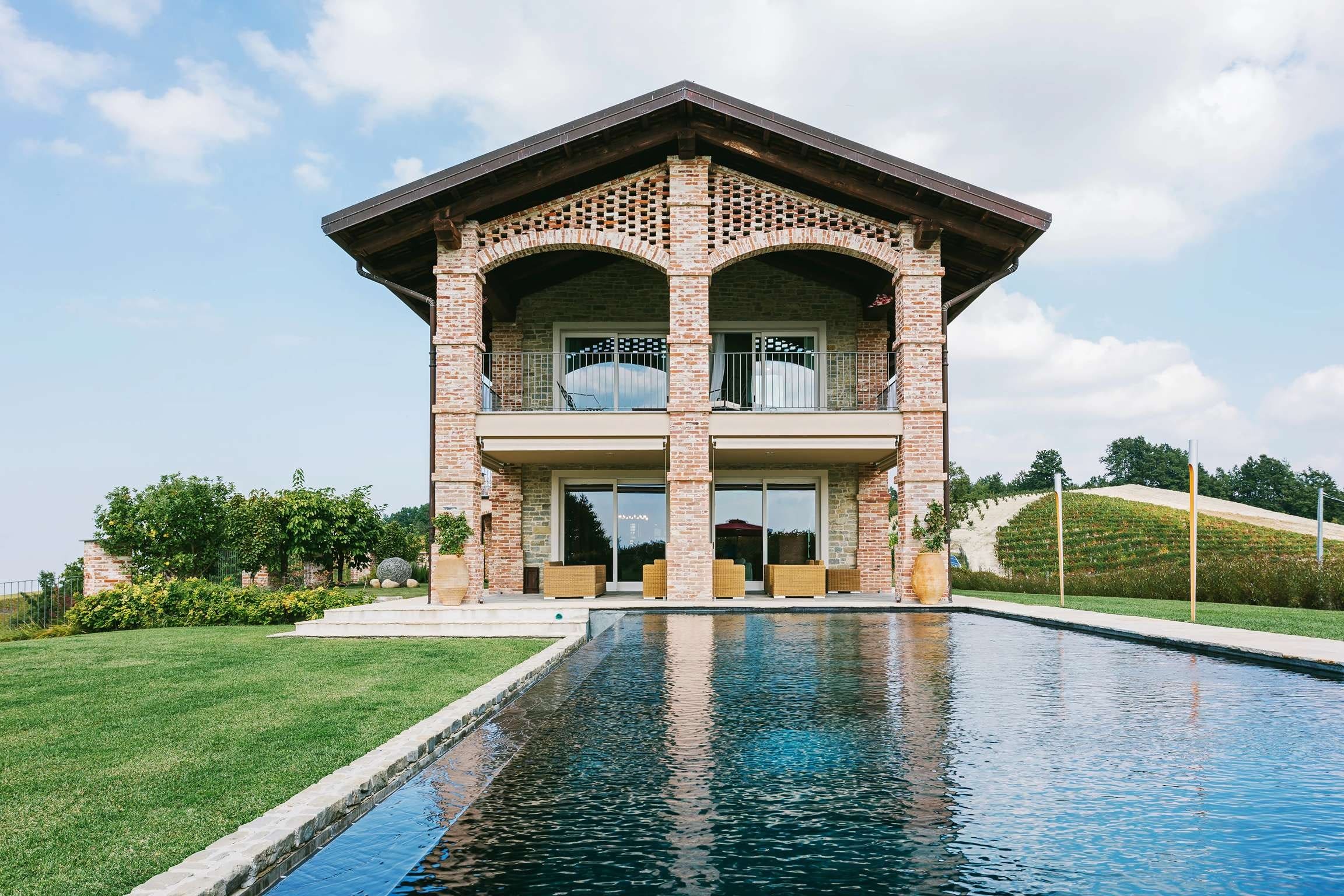 Villa Bricco Asti: Luxury 6-Bedroom Villa with Infinity Pool, Cuneo, Asti