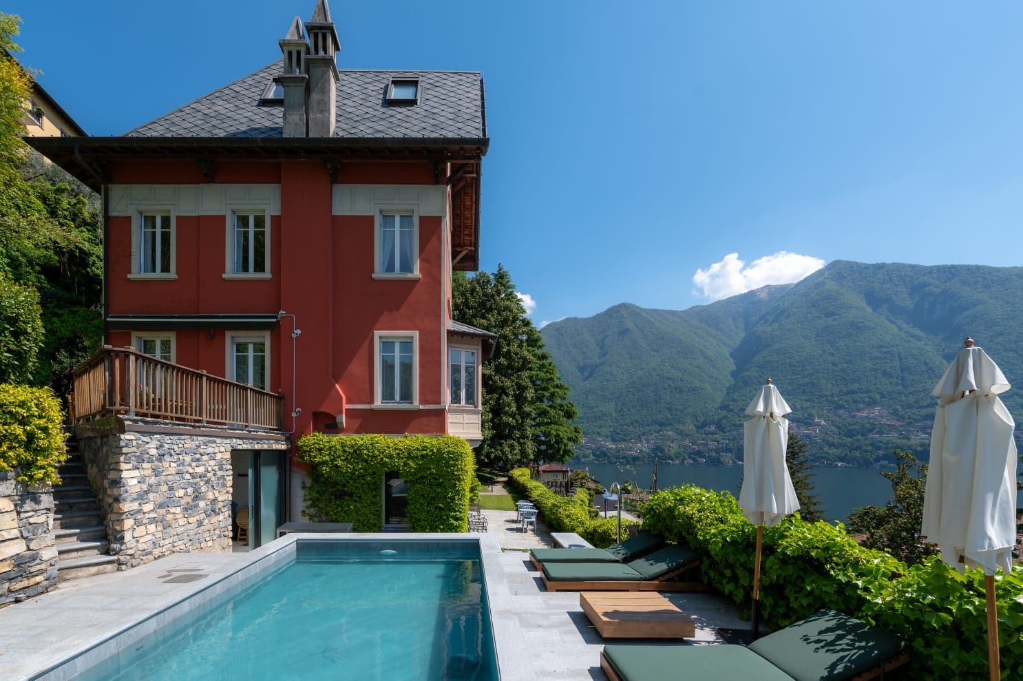 Villa Brunate Carate: Luxury 8-Bedroom Villa with Private Pool and Sauna, Como