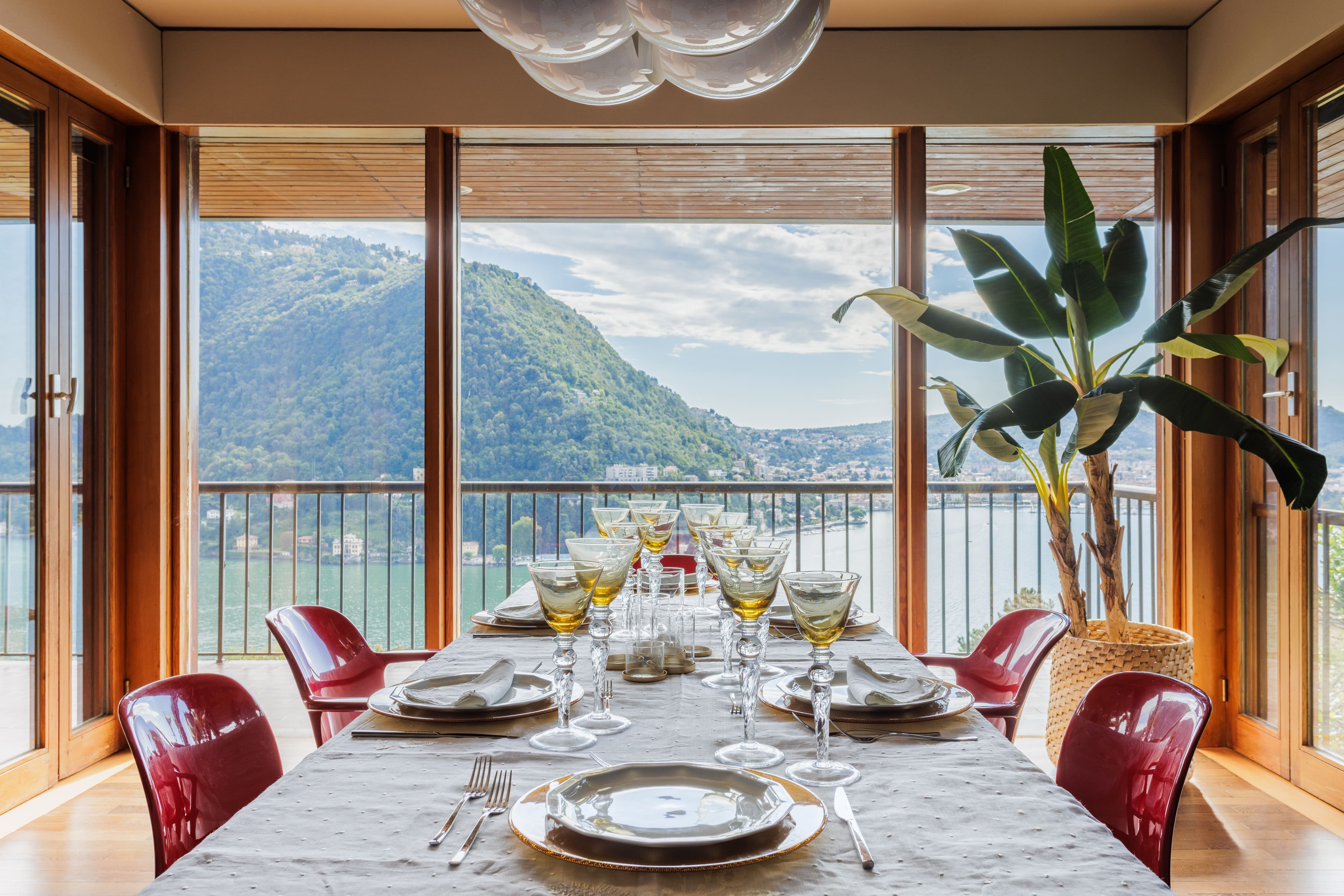 Villa Brunate Cernobbio: Luxury 5-Bedroom Villa with Lake Views and Pool, Cernobbio