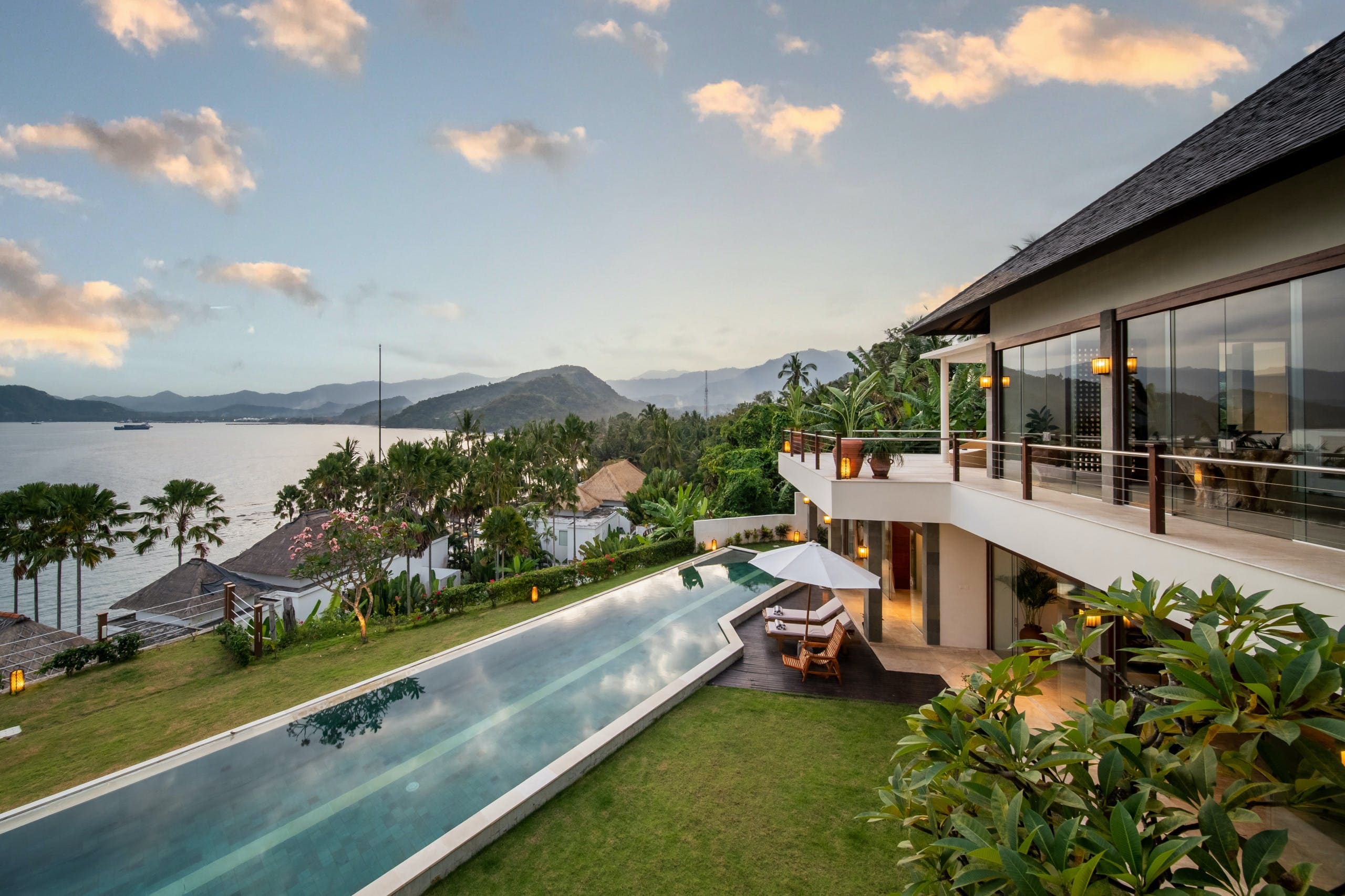 Villa Bukit Bali: Luxury 4-Bedroom Villa with Infinity Pool and Sea Views, Bali