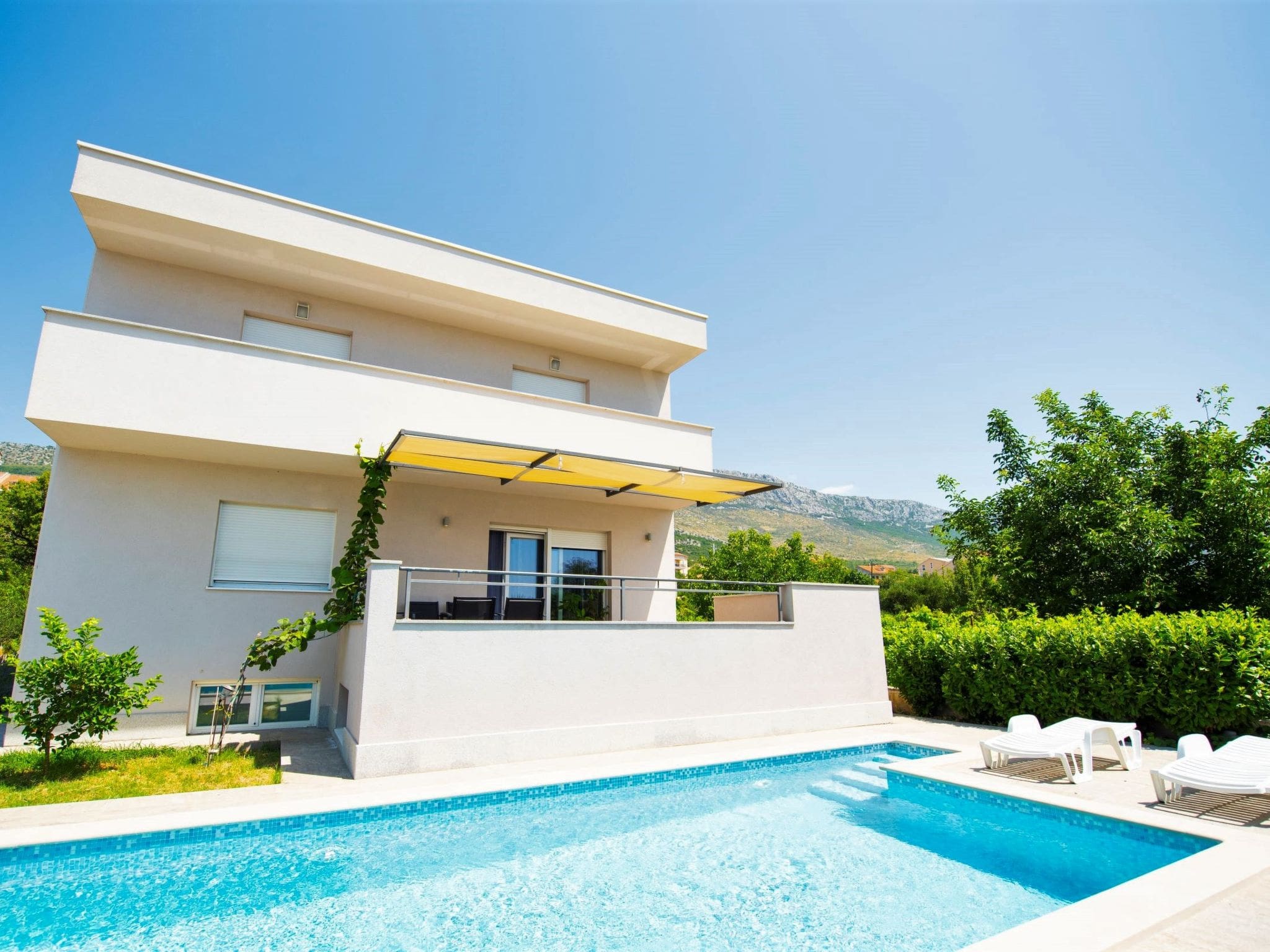 Villa Bura Kastela: Spacious 4-Bedroom Family Villa with Private Pool and Garden in Historic Kastela Croatia