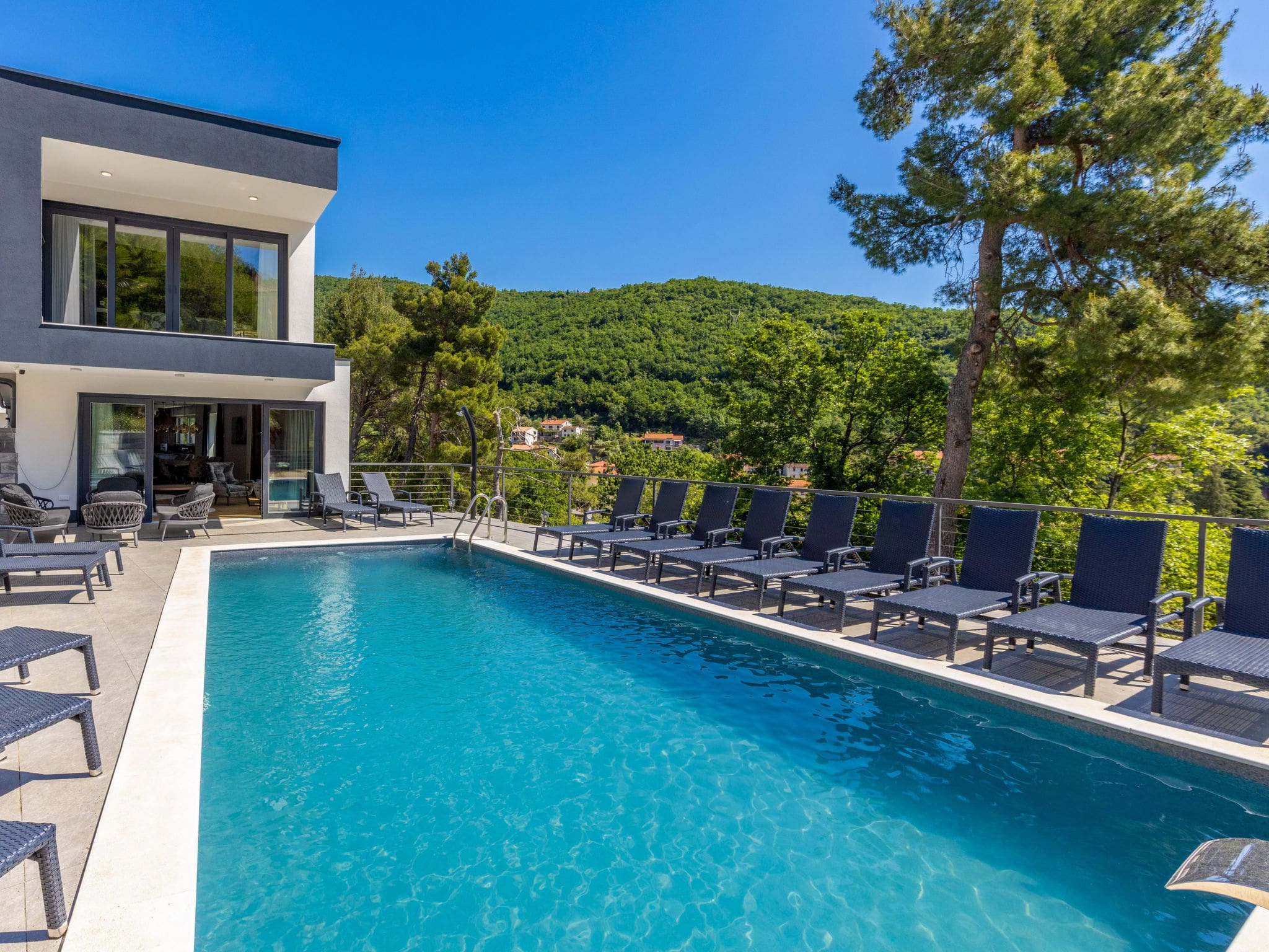 Villa Bura Moscenicka Mošćenička Draga: Spectacular 6-Bedroom Modern Villa with Heated Pool and Spa Facilities Near Adriatic Coast