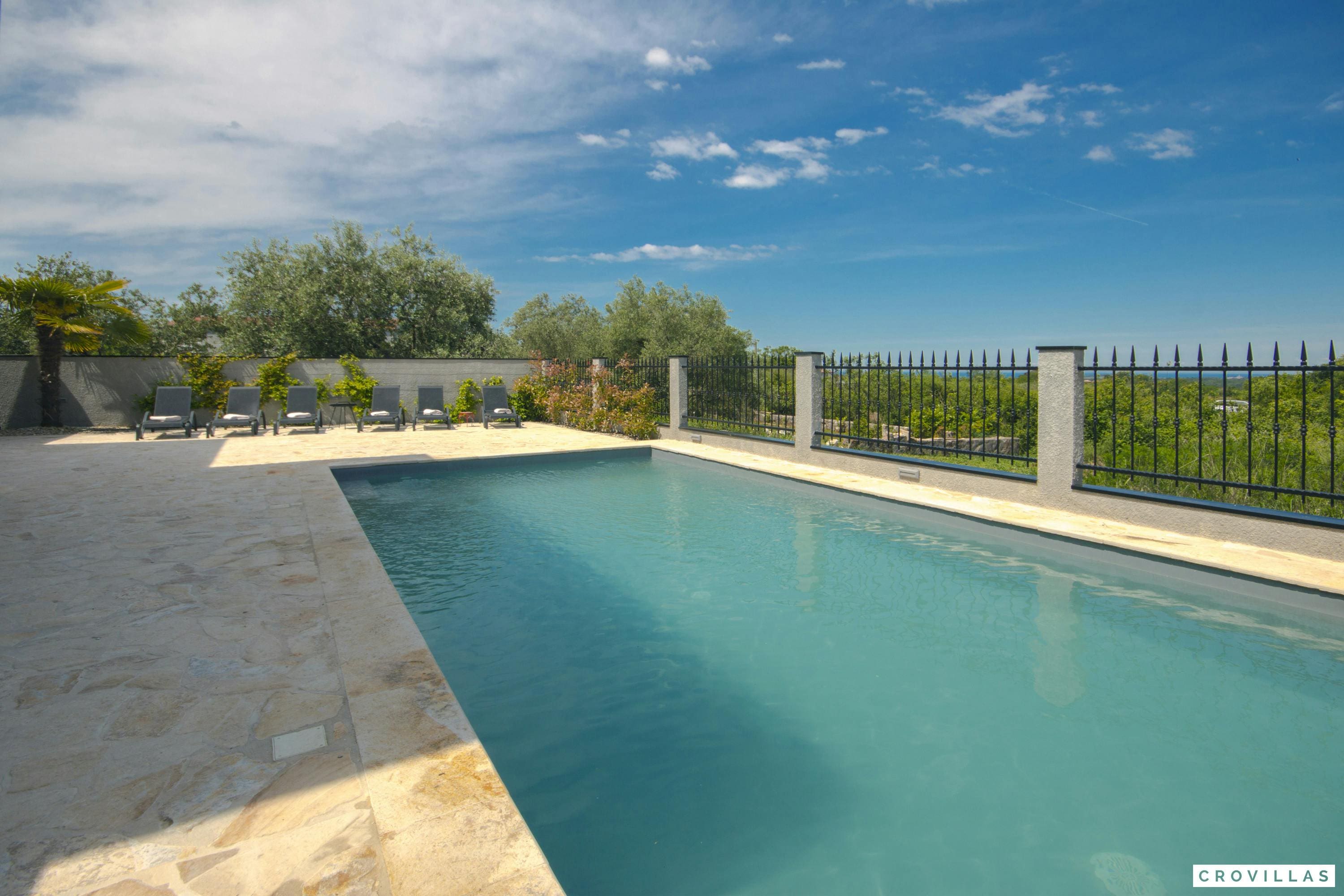 Villa Bura Poreč: Luxury 4-Bedroom Villa with Pool and Sea Views, Istria