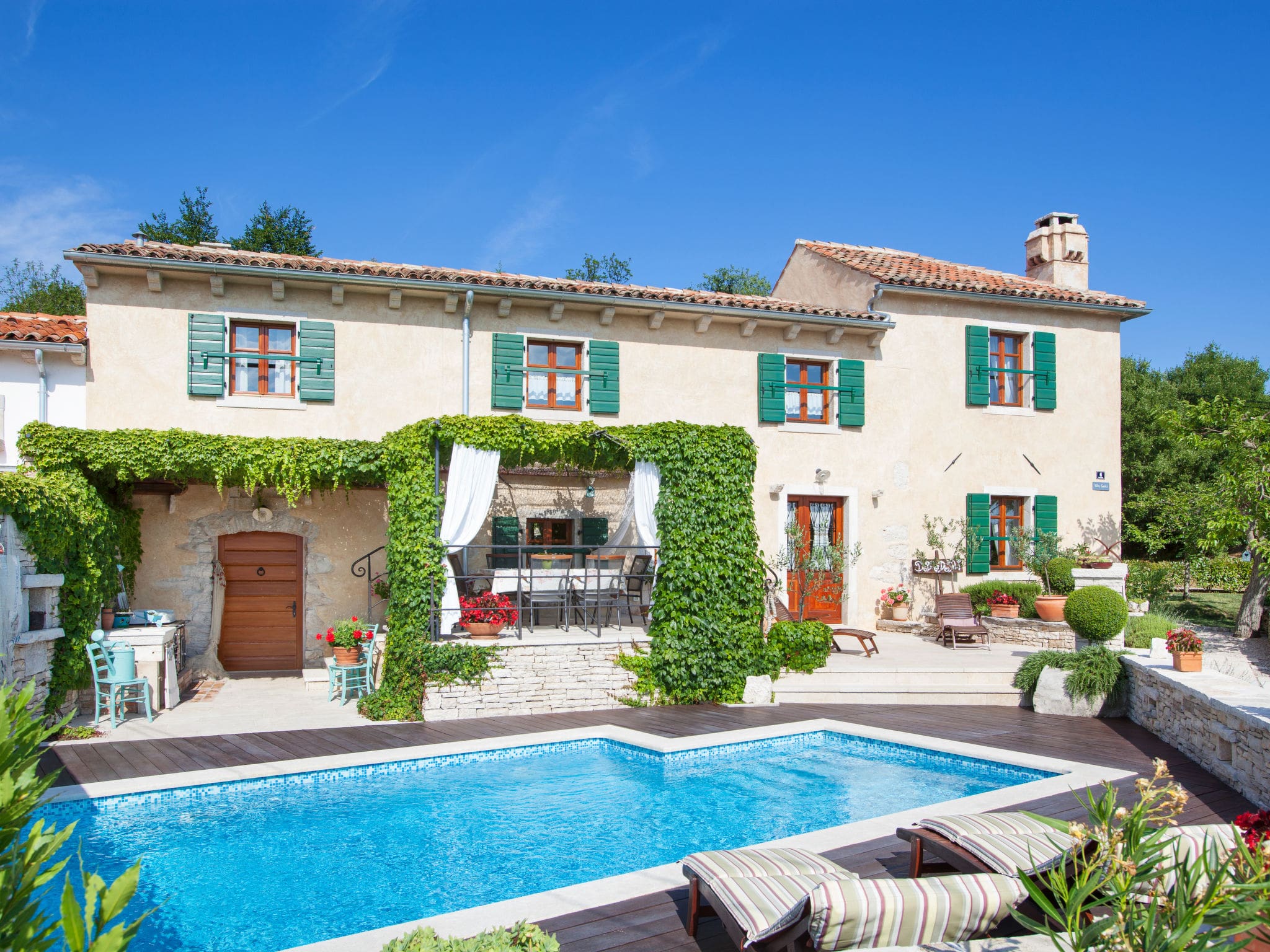 Villa Bura Trget: Stunning 3-Bedroom Croatian Villa with Heated Pool and Sea Views Near Adriatic Coast