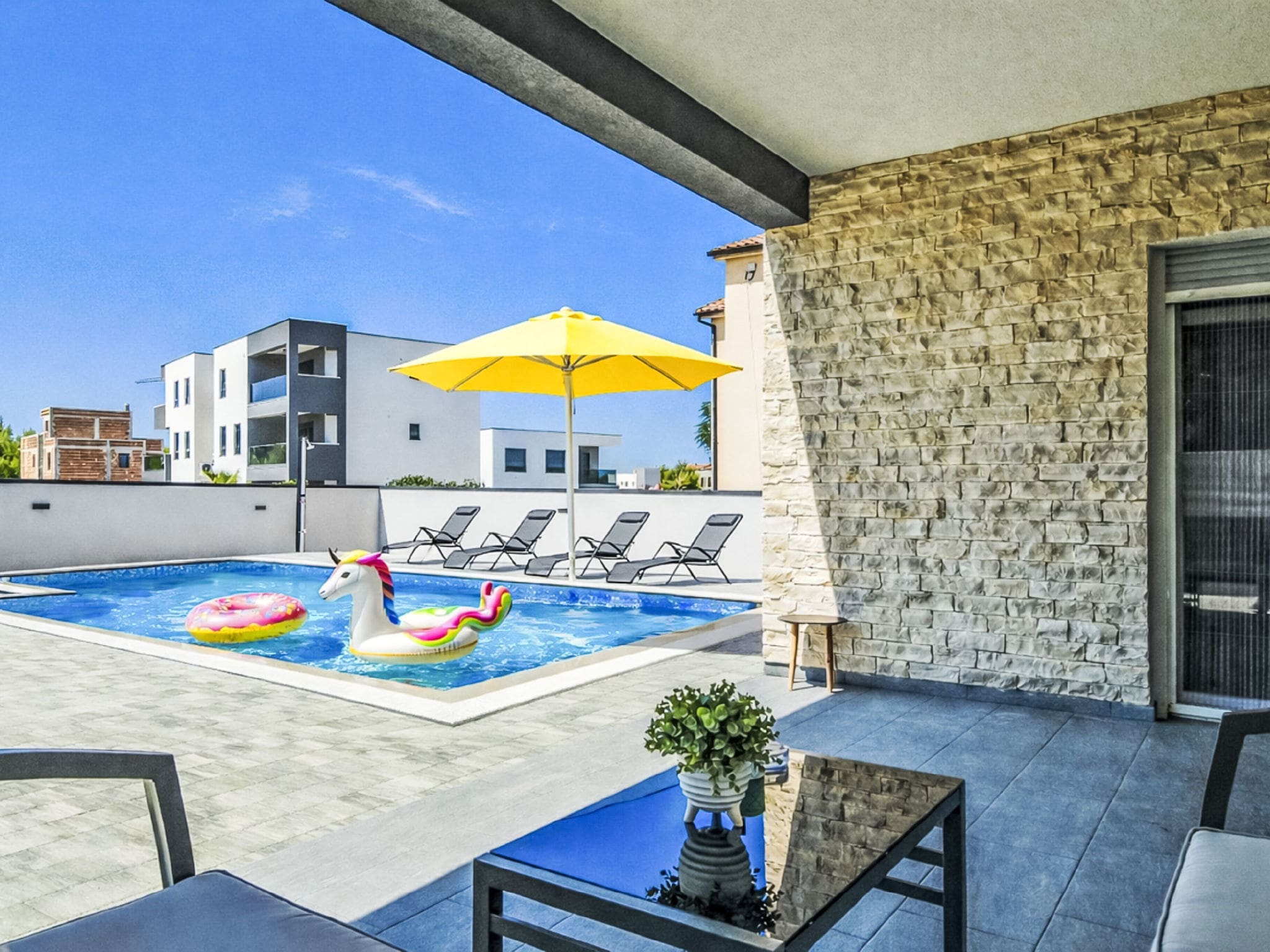 Villa Bura Vrsi: Stunning 3-Bedroom Villa with Private Pool and Modern Amenities Near Dalmatian Coast