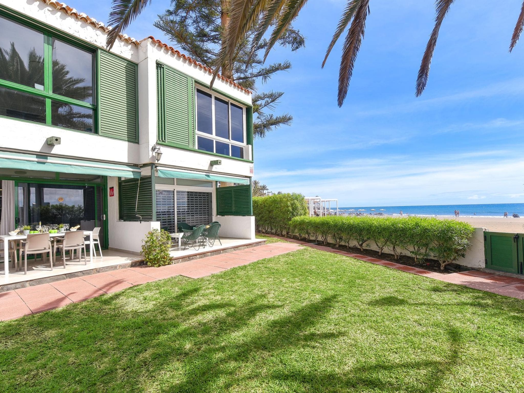 Villa Burrera Maspalomas: Luxury 3-Bedroom Beachfront Apartment with Sea Views and Garden Access in Gran Canaria