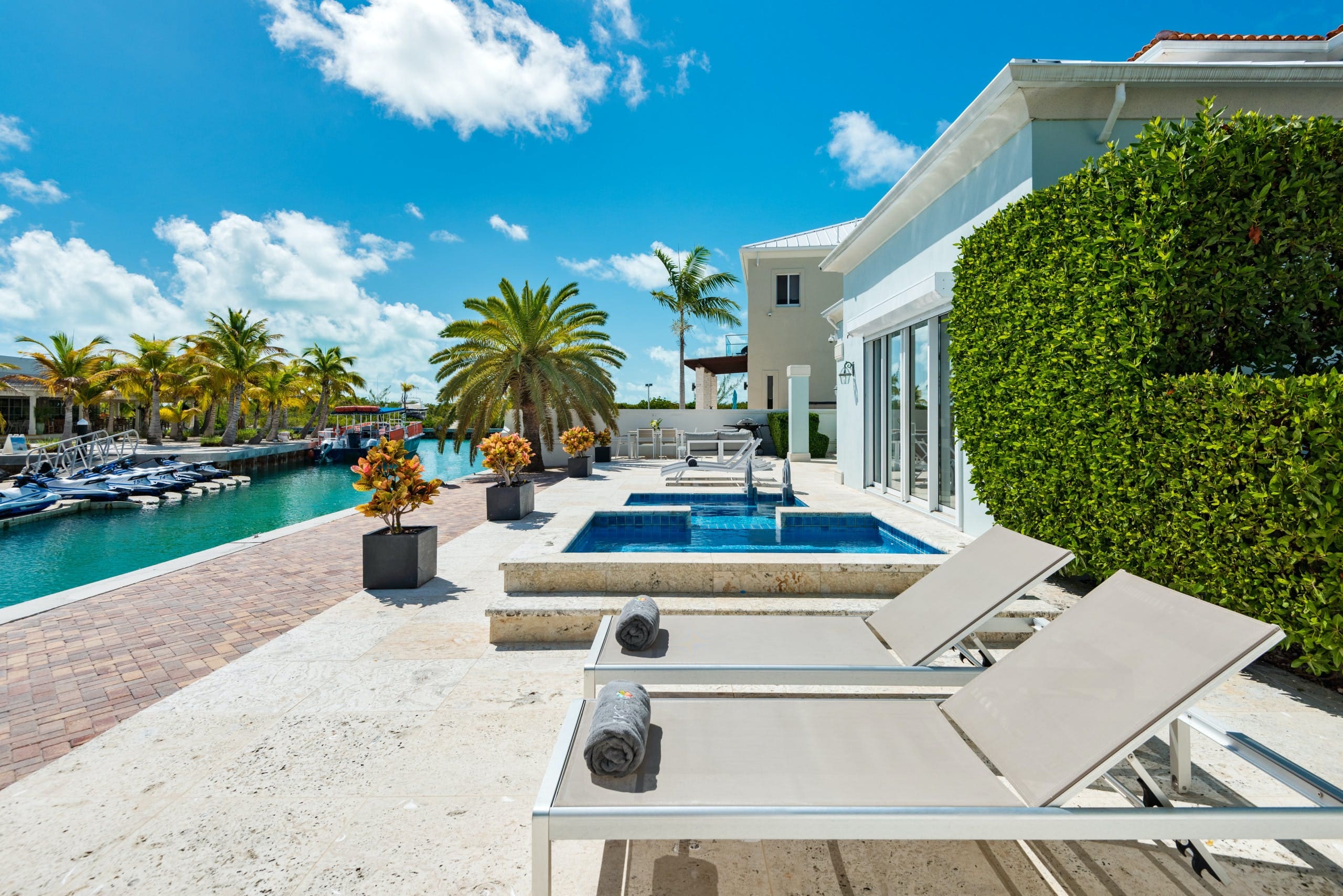 Villa Caicos Grace: Luxury 3-Bedroom Apartment with Seaview, Turks and Caicos Islands