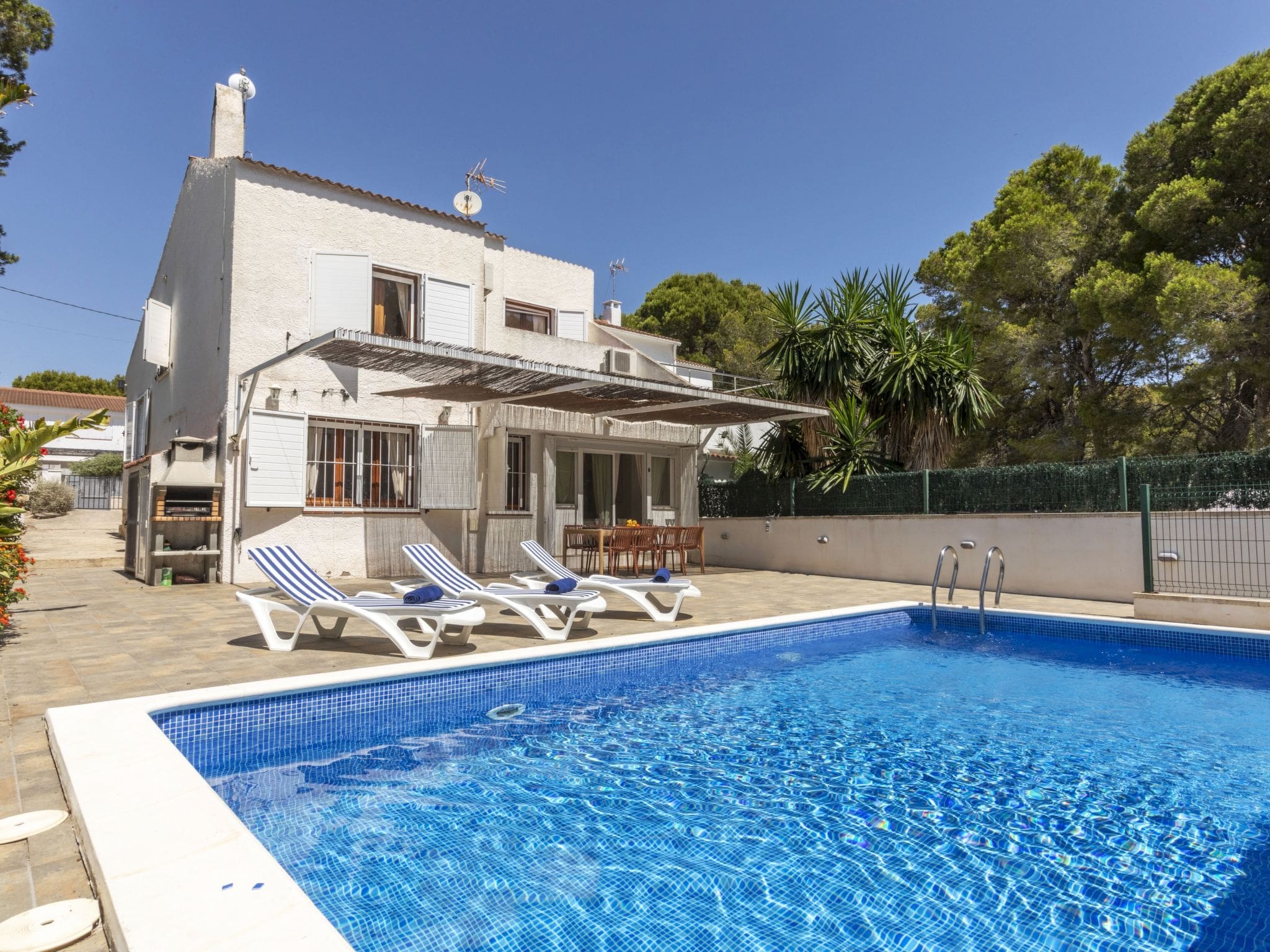 Villa Cala Ametlla: Stunning 3-Bedroom Beachfront Villa with Private Pool and Sea Views on Costa Dorada