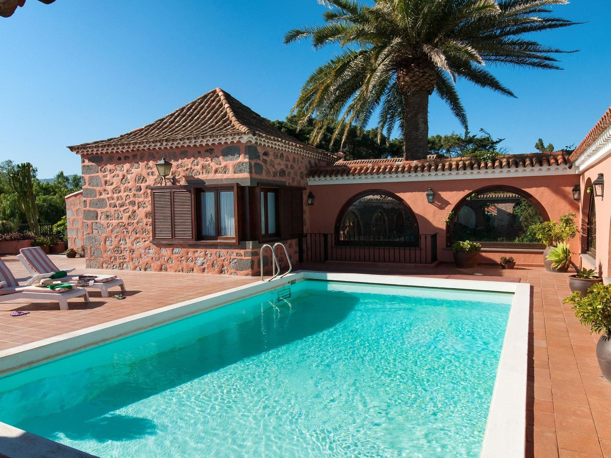 Villa Caldera Bandama: Spectacular Five-Bedroom Detached Villa with Private Pool in the Heart of Gran Canaria Countryside