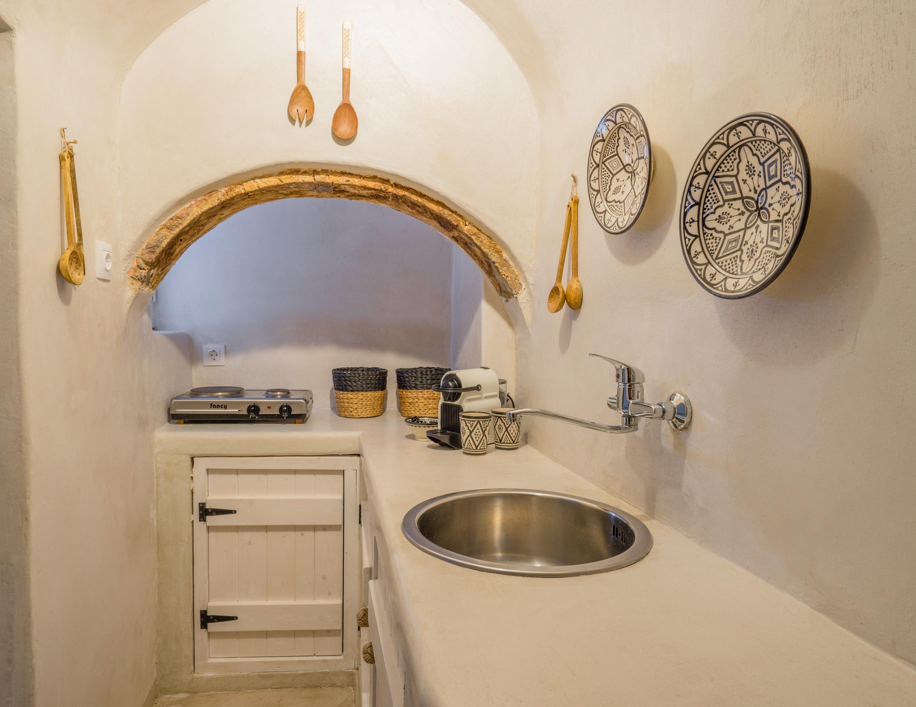 Villa Caldera Santorini Santorini 2: Elegant 3-Bedroom Apartment with Hot Tub and Sea Views, Santorini