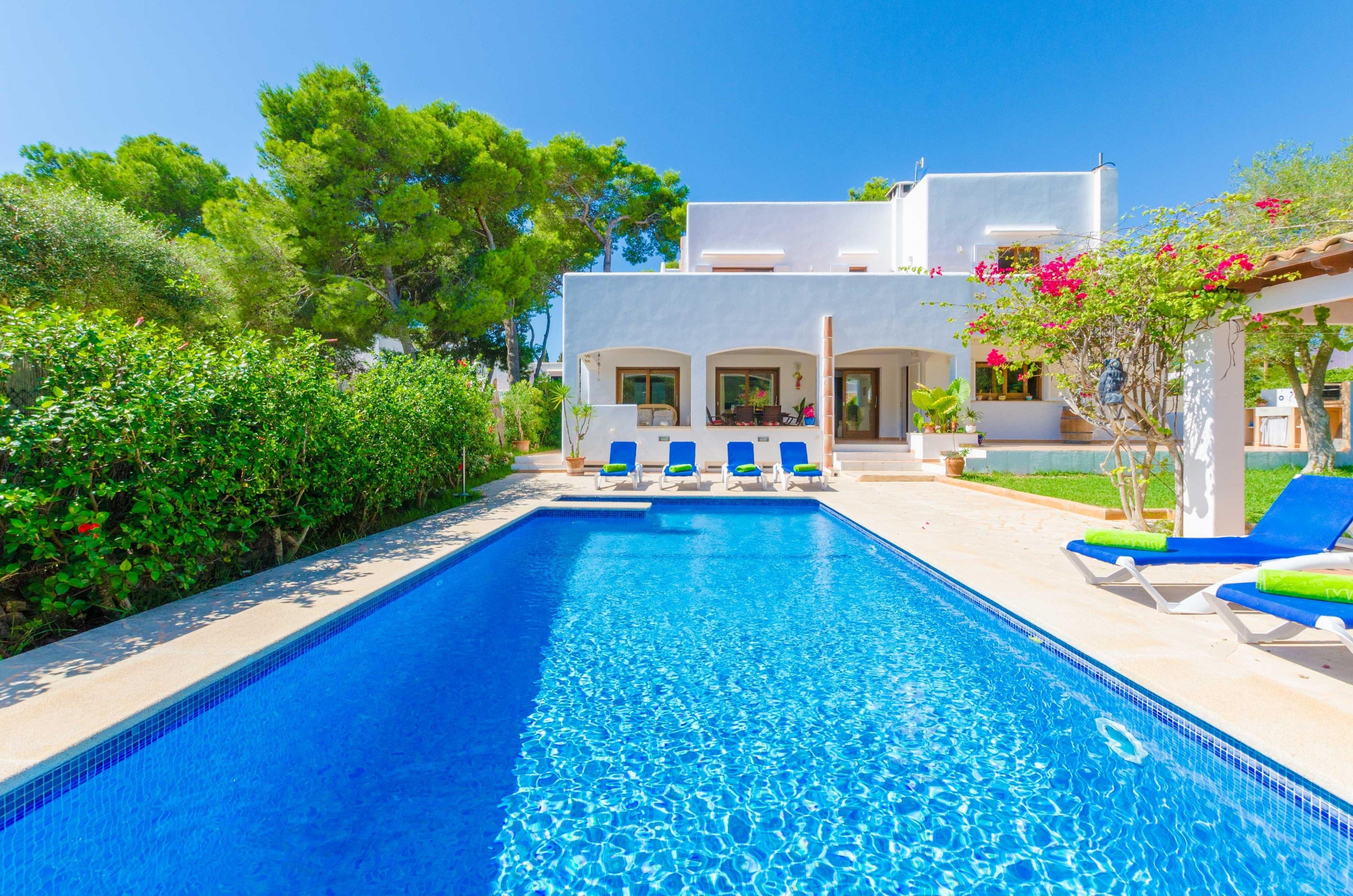 Villa Caló Blanc Cala d’Or: Luxury 4-Bedroom Apartment with Pool and Sea Views, Cala d’Or