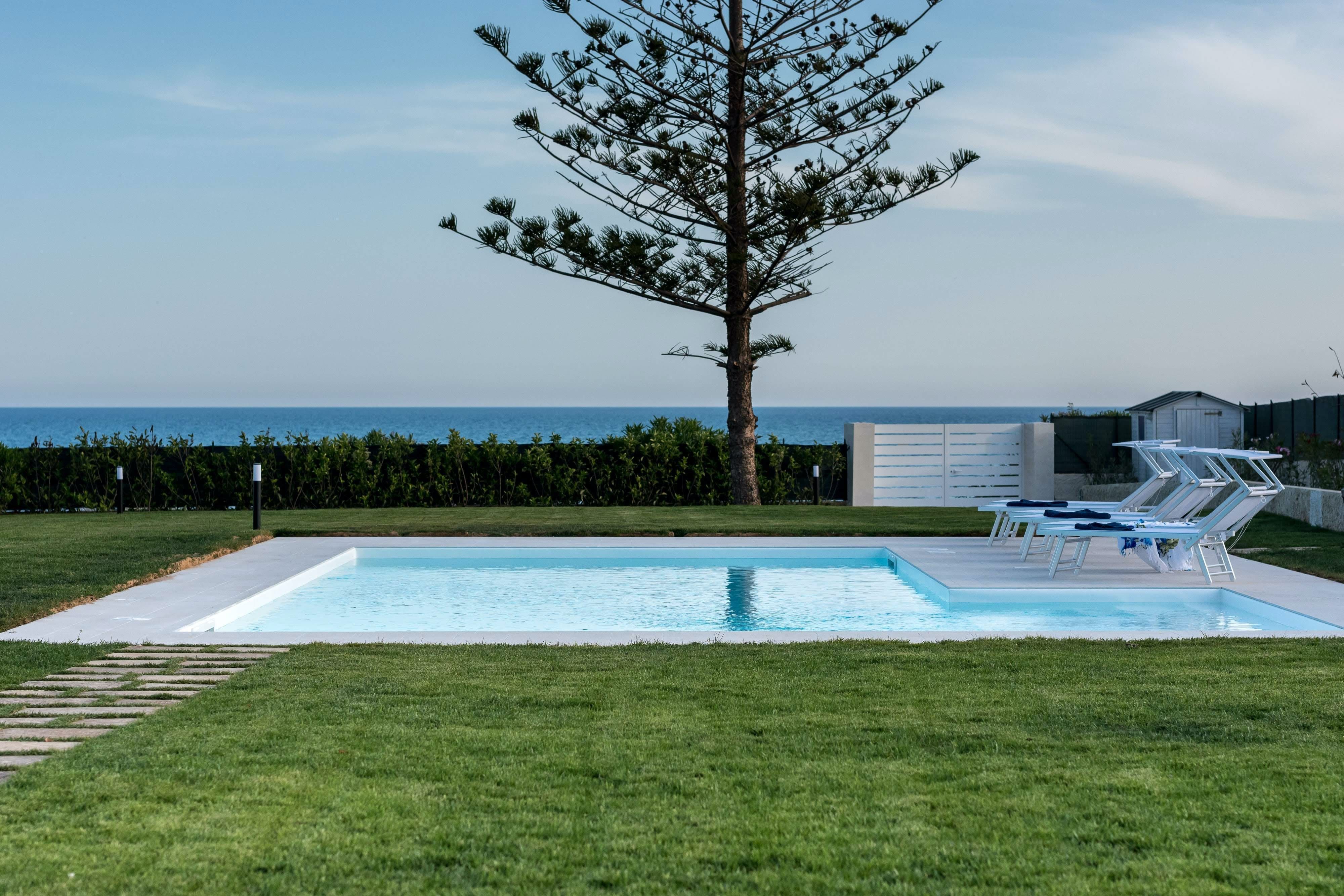 Villa Carrubo Noto Val di Noto: Charming 3-Bedroom Villa with Private Pool and Sea Views, Val di Noto