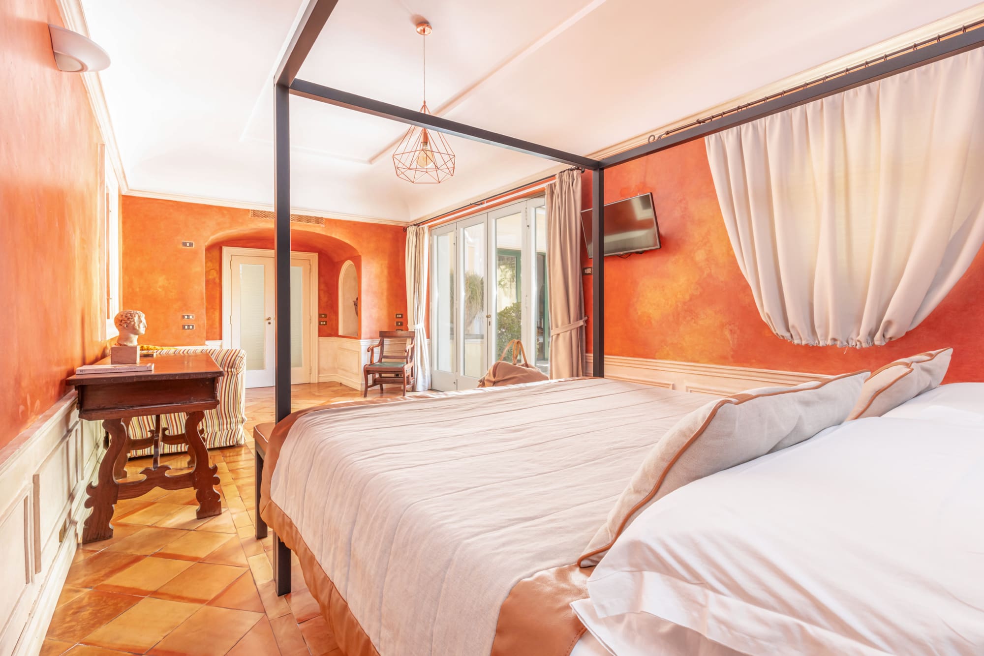 Villa Caruso Sorrento Sorrento: Luxury 3-Bedroom Villa with Hot Tub and Sea Views, Sorrento