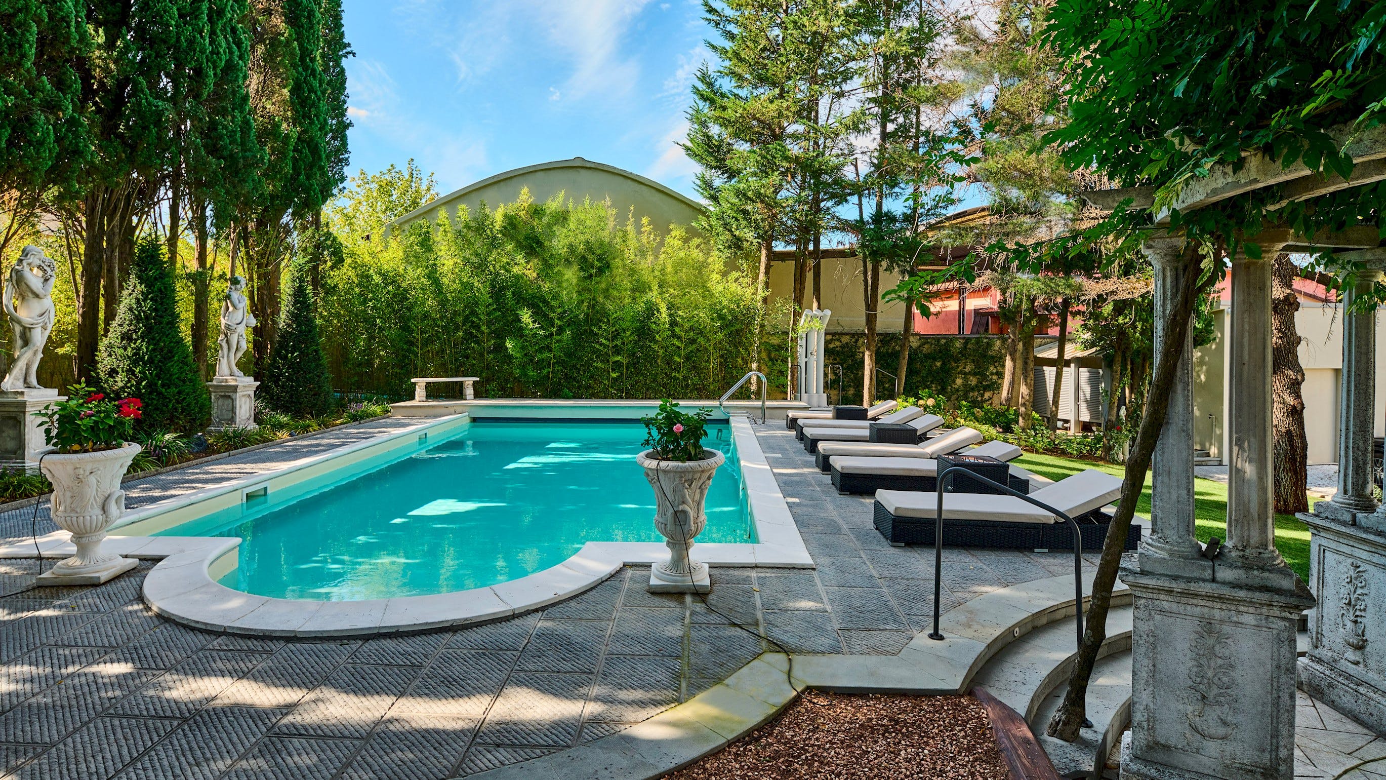 Villa Cascina Livorno: Spacious 5-Bedroom Luxury Apartment with Pool, Tuscany