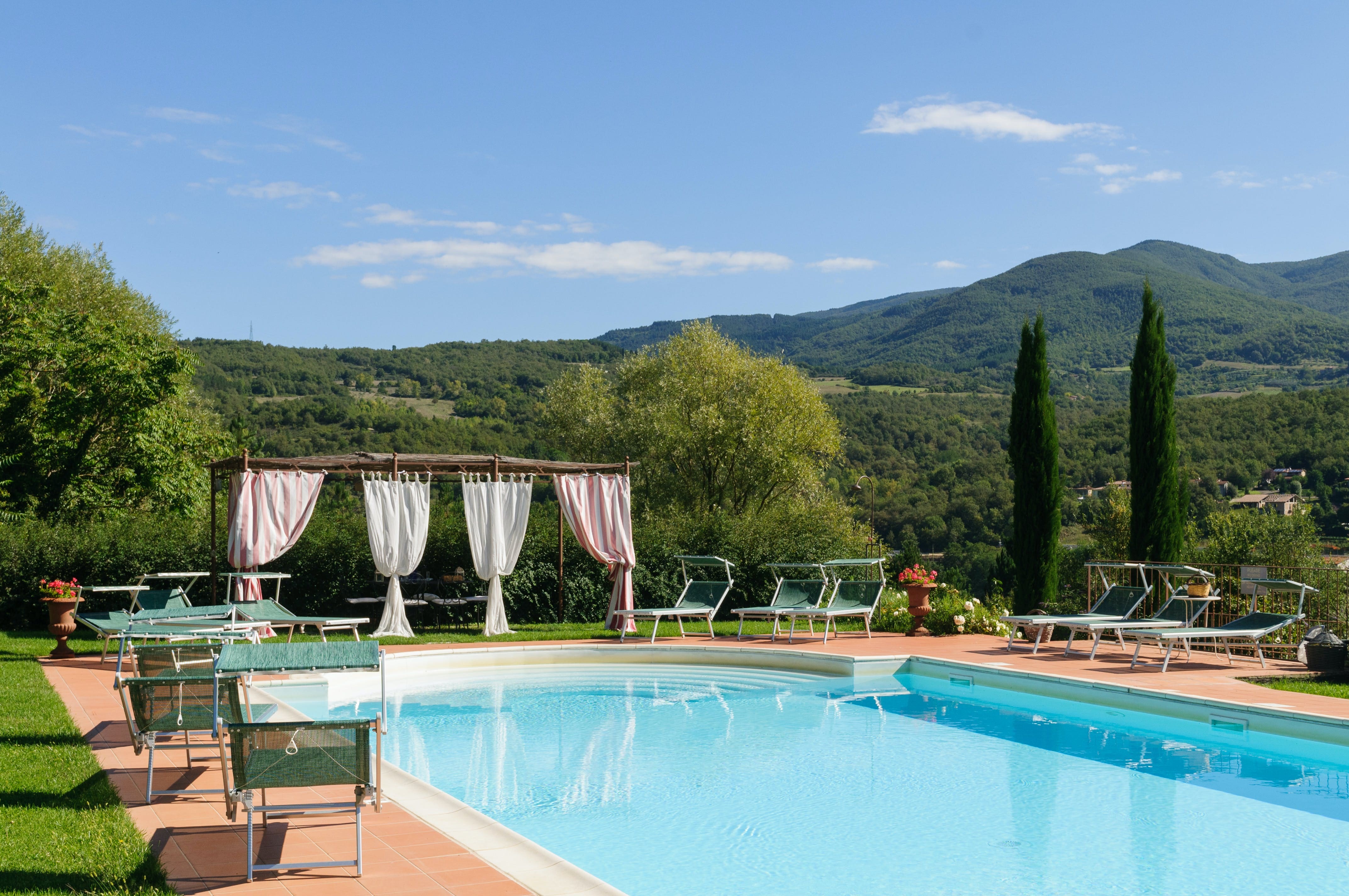 Villa Casentino Arezzo: Luxury 7-Bedroom Villa with Pool, Arezzo