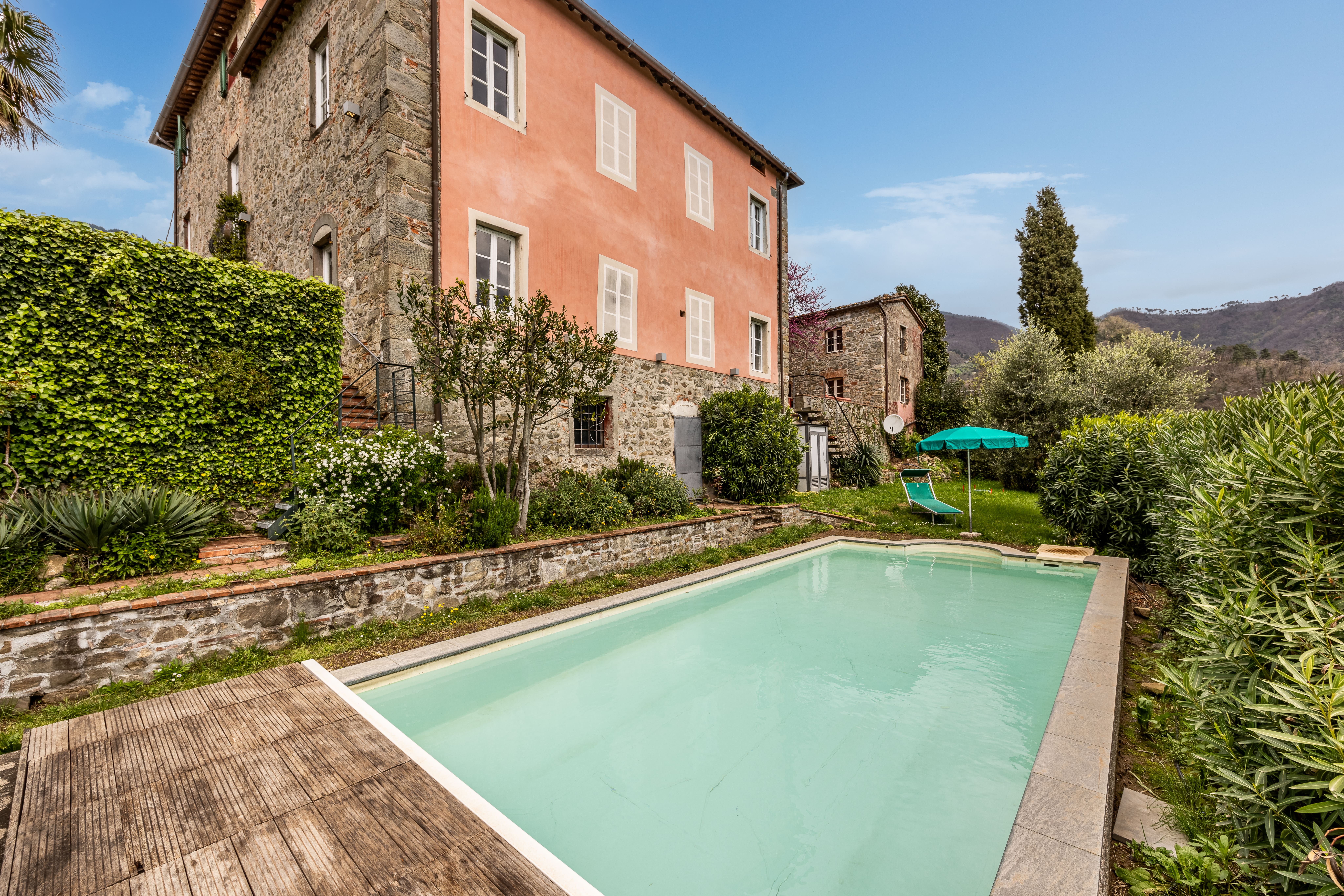 Villa Casentino Lucca: Luxury 7-Bedroom Villa with Pool, Lucca, Tuscany