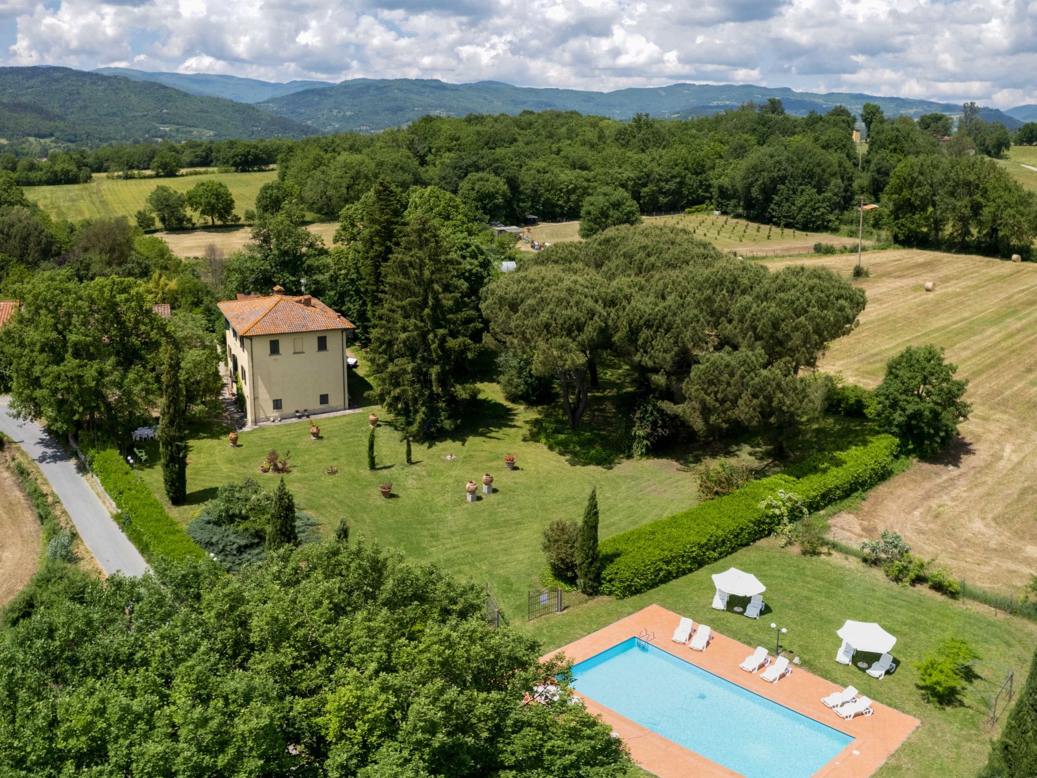 Villa Casentino Poppi: Spacious 5-Bedroom Tuscan Villa with Private Pool in the Heart of Casentino Valley