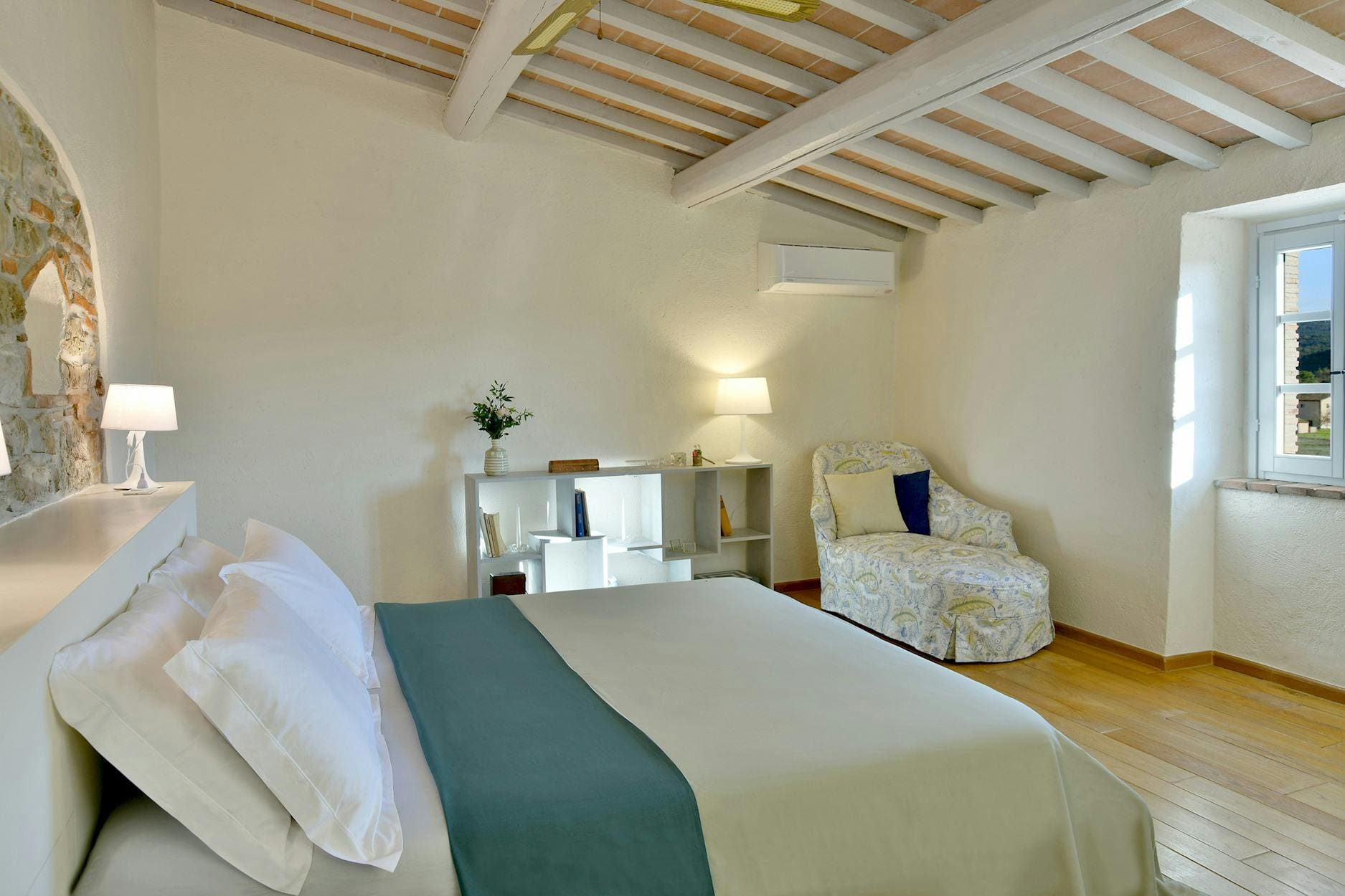 Villa Castagno Monteverdi: Luxury 3-Bedroom Villa with Pool and Scenic Views, Tuscany