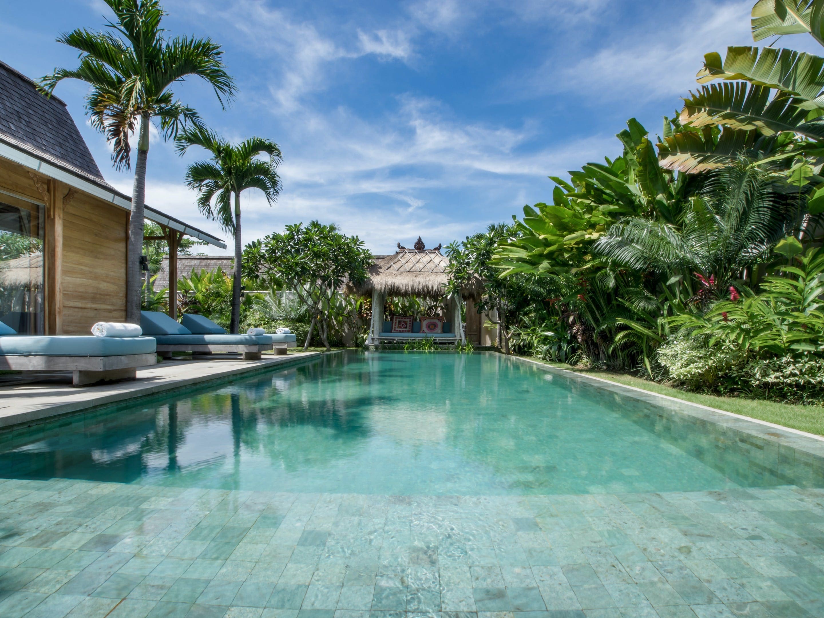 Villa Cemara Kerobokan: Opulent 12-Bedroom Villa with Sea Views and Pool, Bali