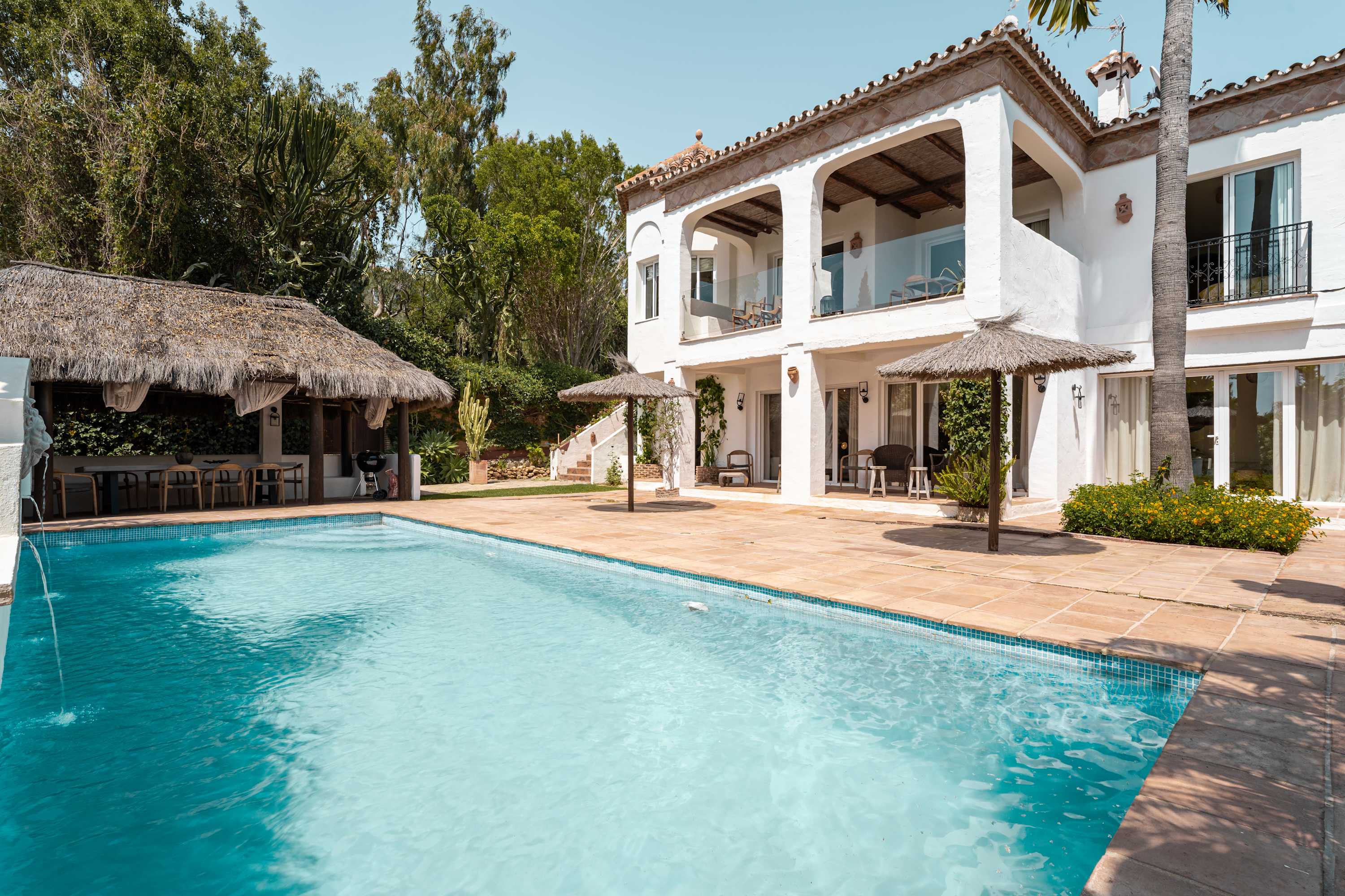 Villa Chaparral Marbella: Stunning 8-Bedroom Villa with Seaviews and Pool, Marbella