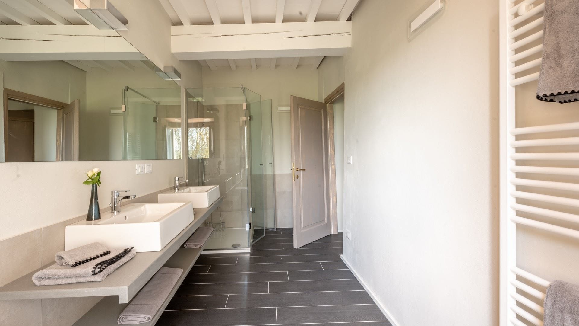 Villa Chianina Cortona: Luxury 6-Bedroom Villa with Pool in Val di Chiana, Tuscany