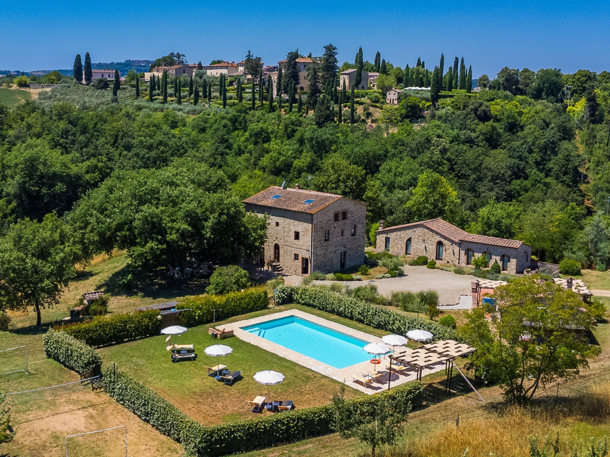 Villa Chianti Colle: Spectacular 6-Bedroom Tuscan Country Estate with Private Pool and Panoramic Vineyard Views