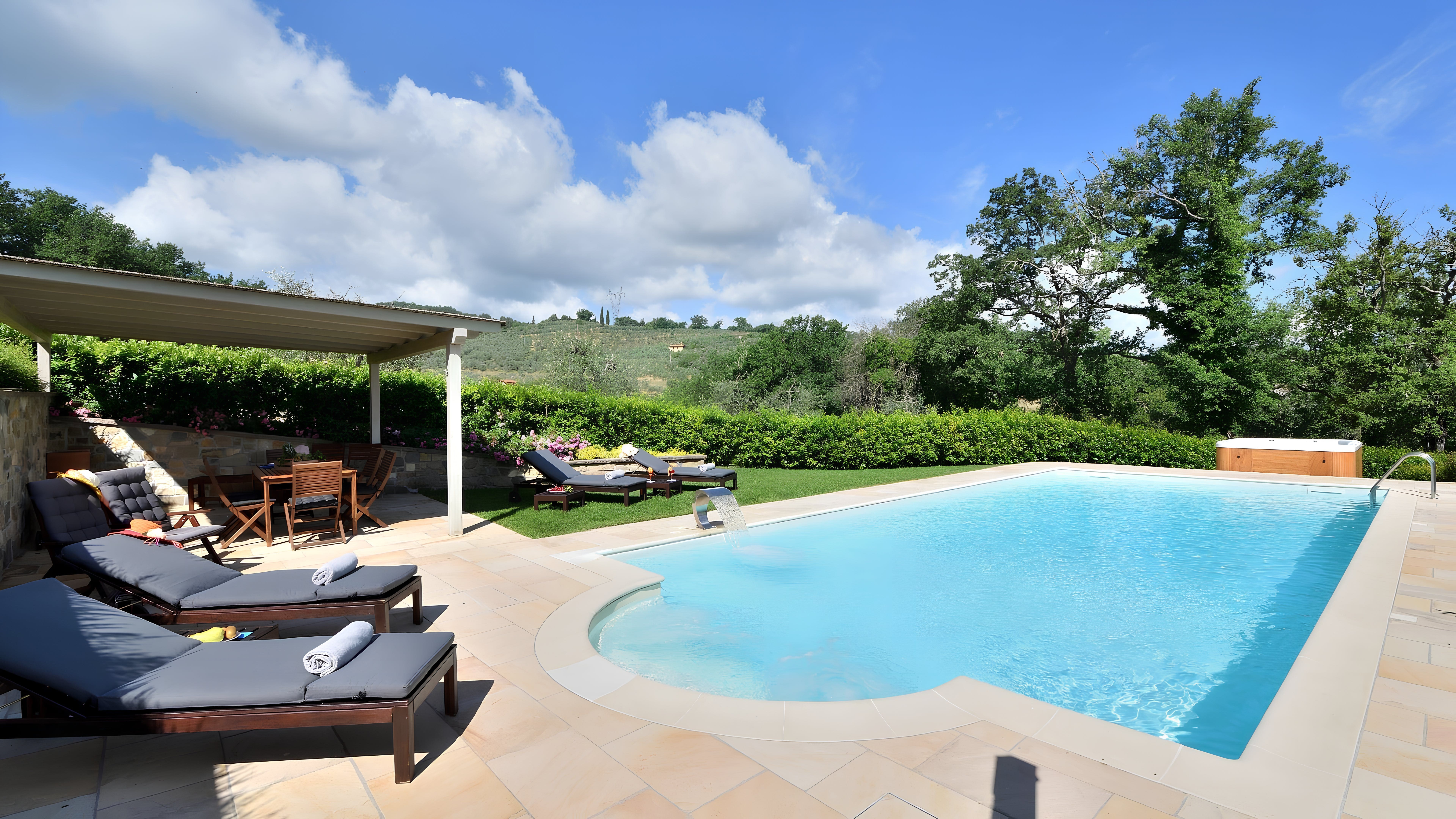 Villa Chianti Gaiole: Luxury 4-Bedroom Villa with Pool and Hot Tub, Chianti