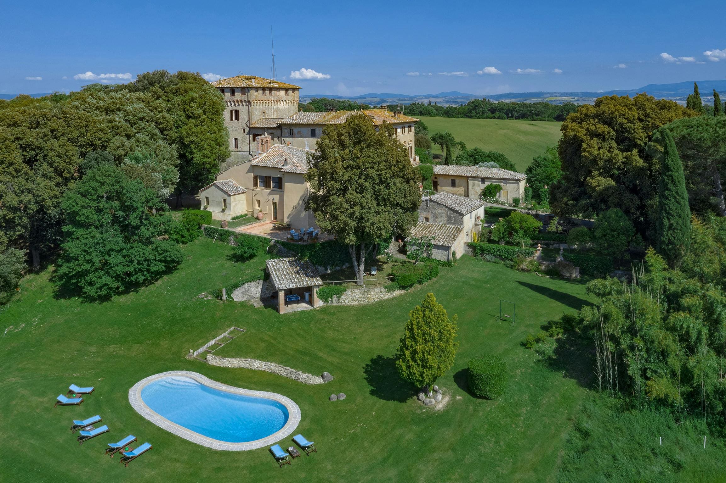 Villa Chianti Siena: Elegant 8-Bedroom Villa with Sauna and Stunning Views, Siena Province