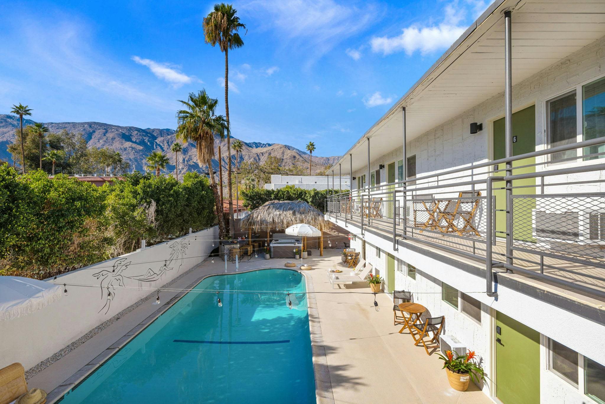 Villa Chino Canyon: Luxury 8-Bedroom Villa with Pool and Mountain Views, Palm Springs